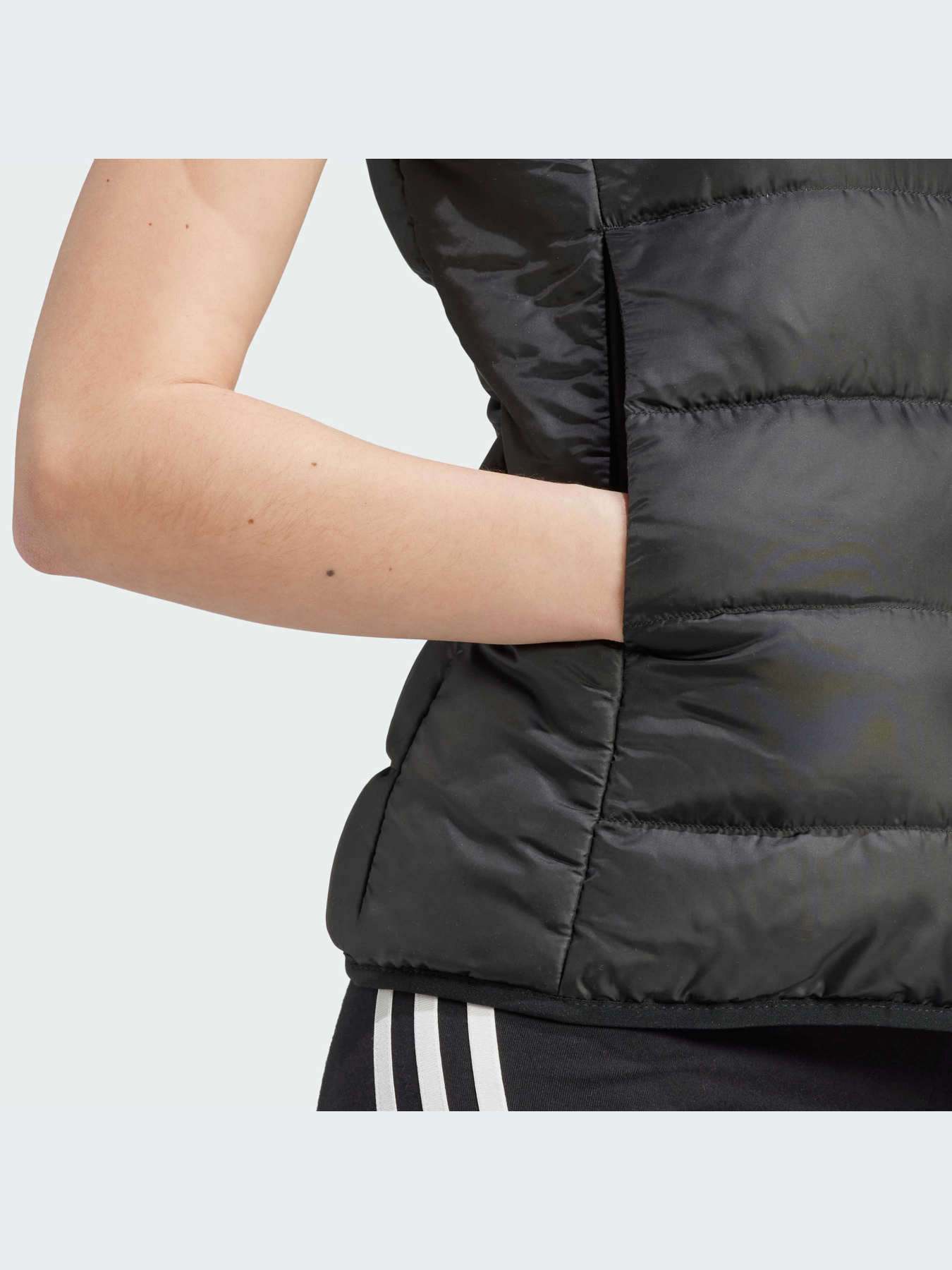 Куртки и дубленки Adidas модель HZ8484-KZ Куртки и дубленки Adidas модель HZ8484-KZ Фото