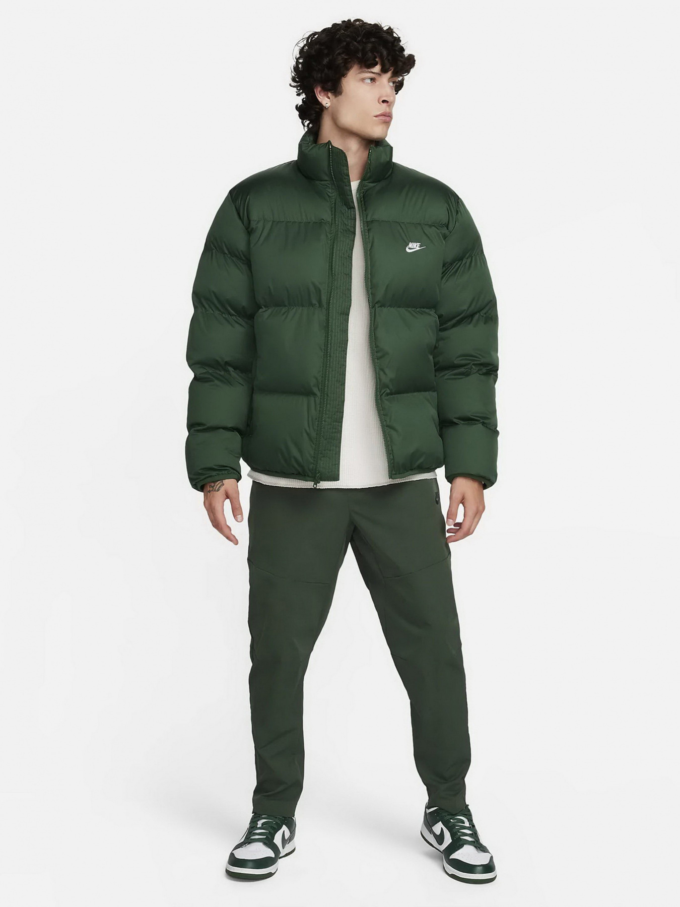 Куртки и дубленки NIKE модель FB7368-323 Фото
