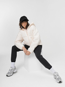 Куртки и дубленки NIKE модель FB7672-838 Фото
