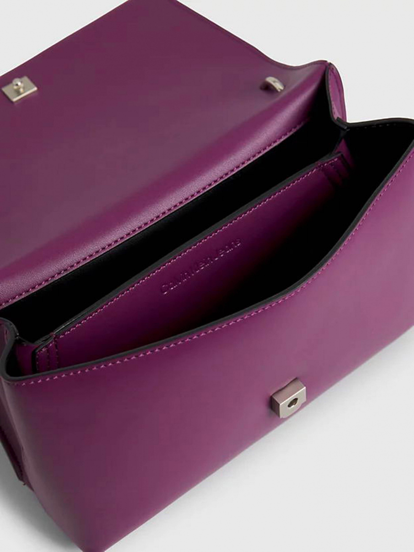 Сумки Calvin Klein модель K60K607198-VAC Фото