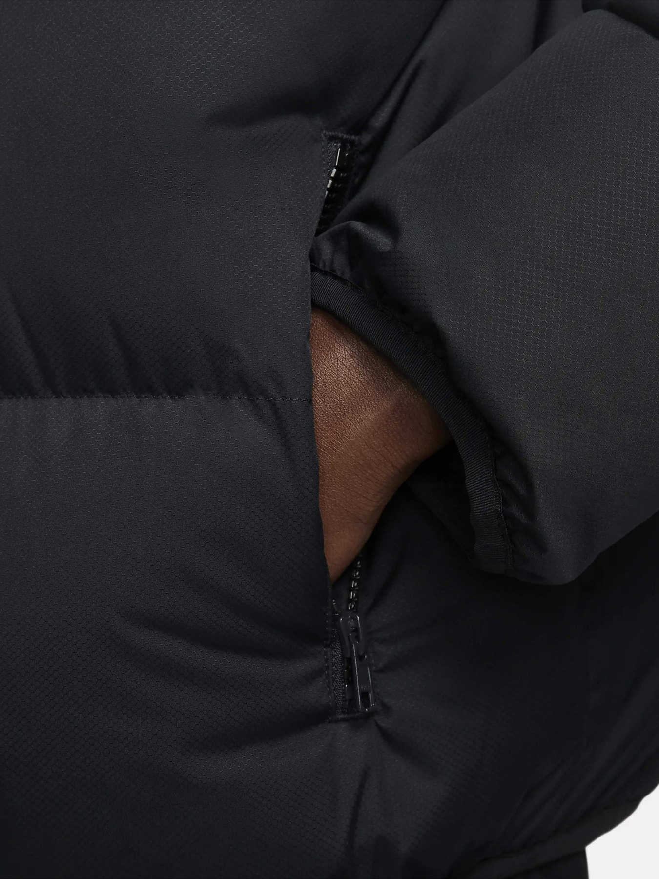 Куртки и дубленки NIKE модель FB7368-010 Фото