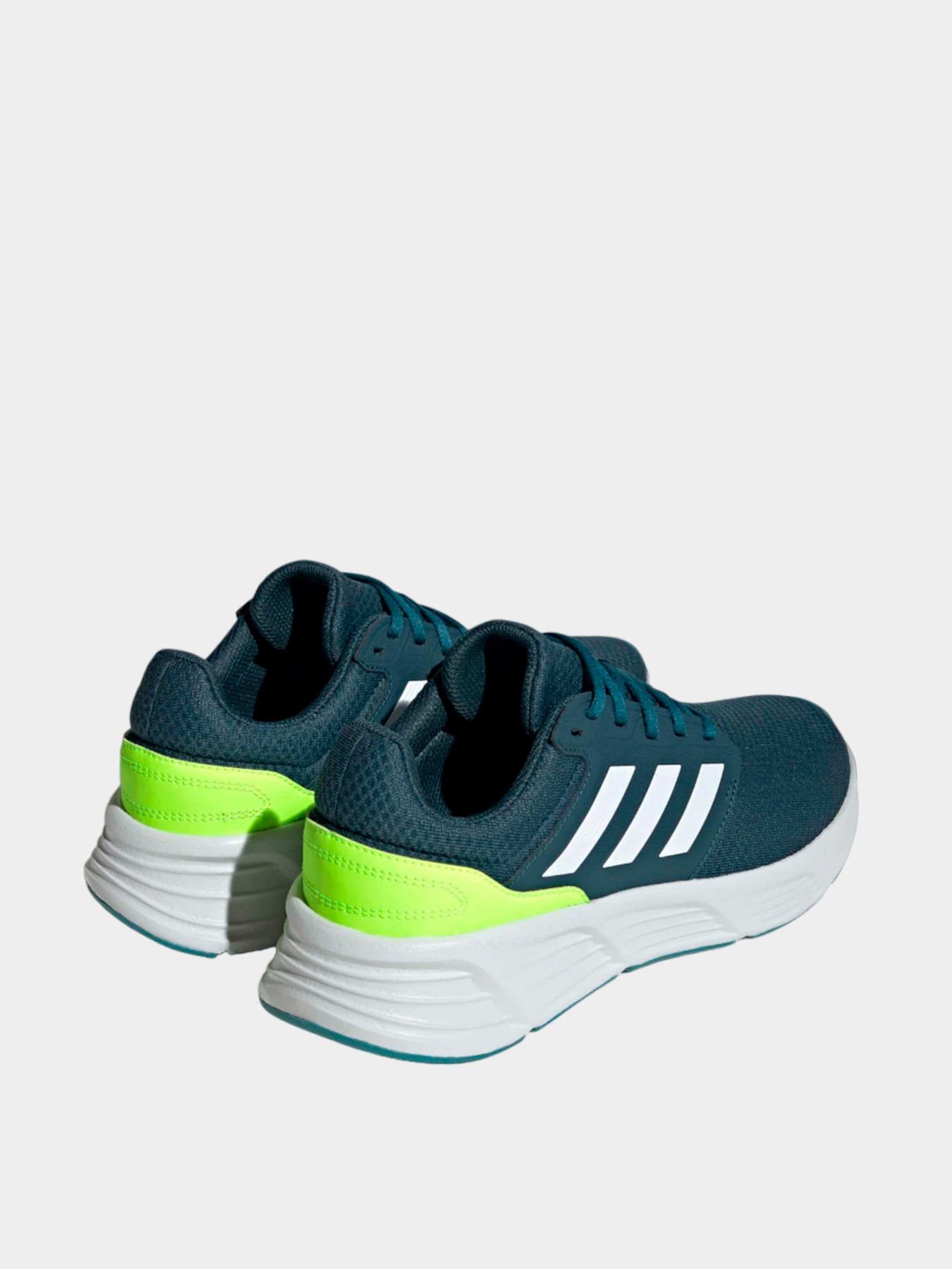 Кроссовки Adidas модель IE1977 Фото