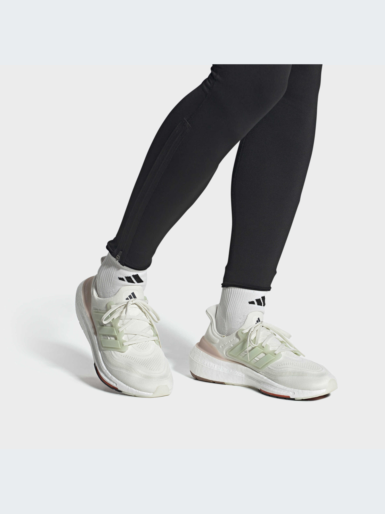 Кроссовки Adidas Ultraboost модель HQ6338-KZ Фото