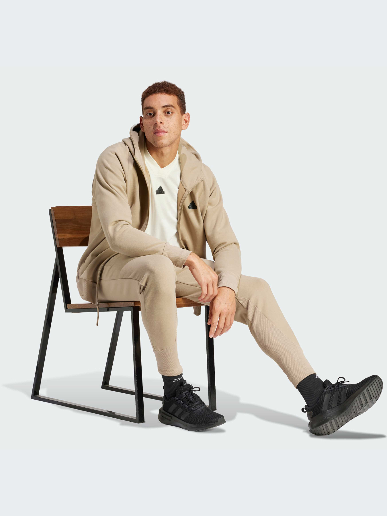 Худи и свитшоты Adidas ZNE модель IS9280-KZ Худи и свитшоты Adidas ZNE модель IS9280-KZ Фото