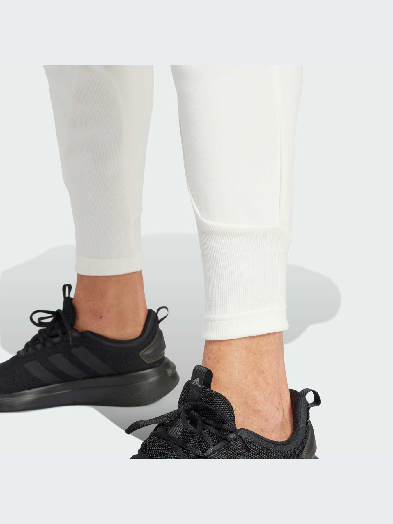 Брюки Adidas ZNE модель IN1912-KZ Фото