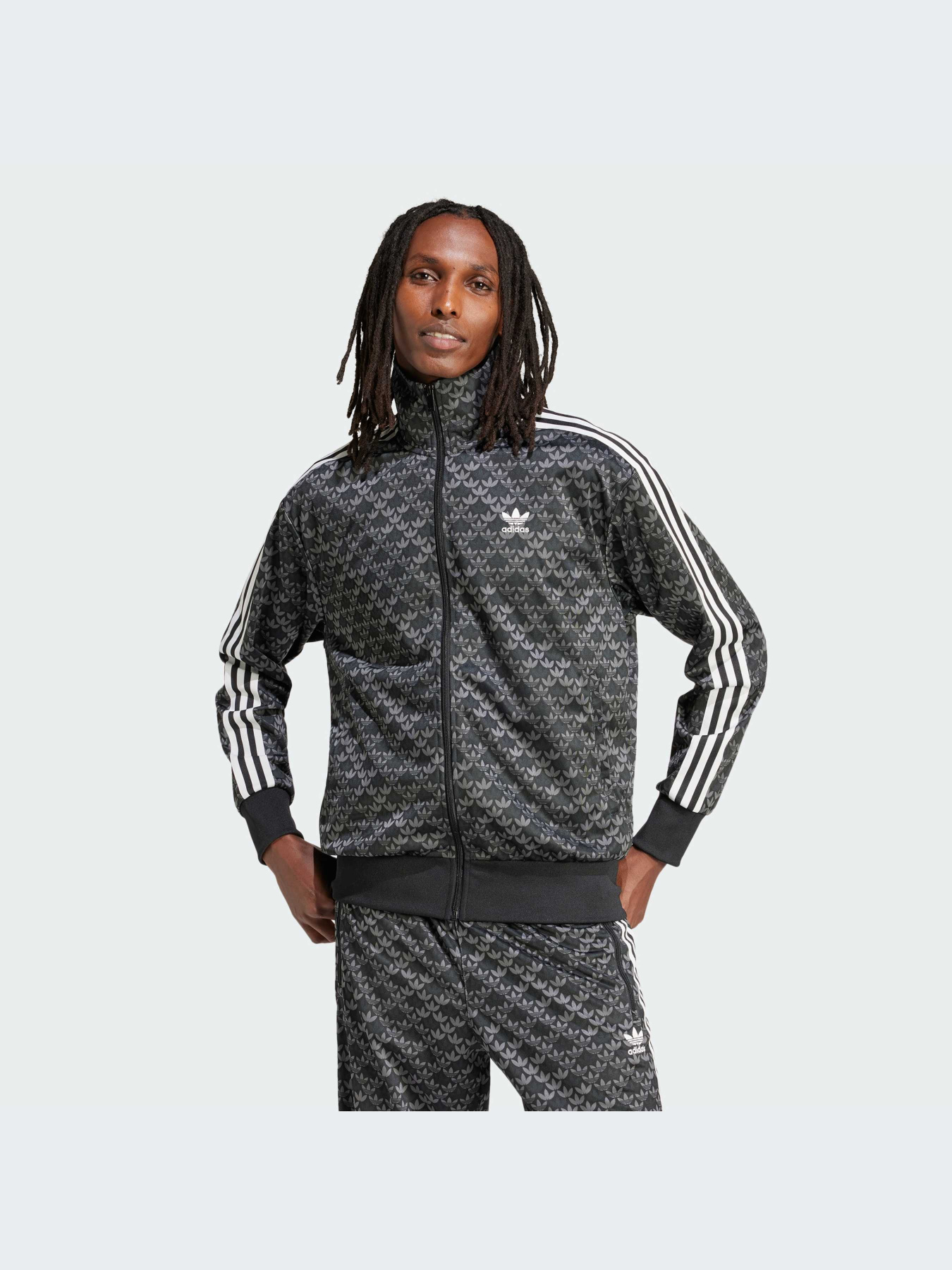 Худи и свитшоты Adidas Graphics модель IS0218-KZ Худи и свитшоты Adidas Graphics модель IS0218-KZ Фото