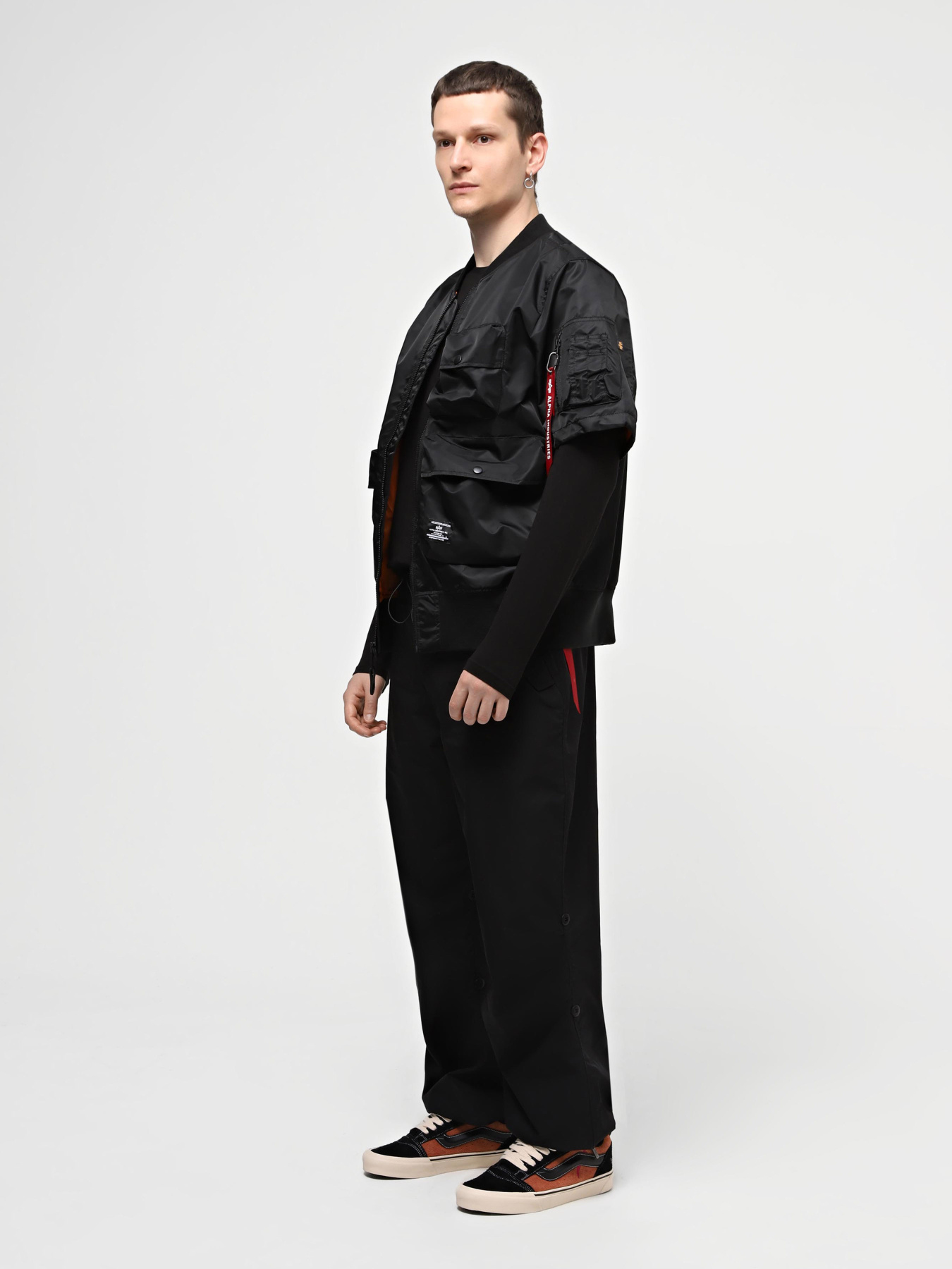 Куртки и дубленки Alpha Industries модель UJL54000C1_001 Куртки и дубленки Alpha Industries модель UJL54000C1_001 Фото