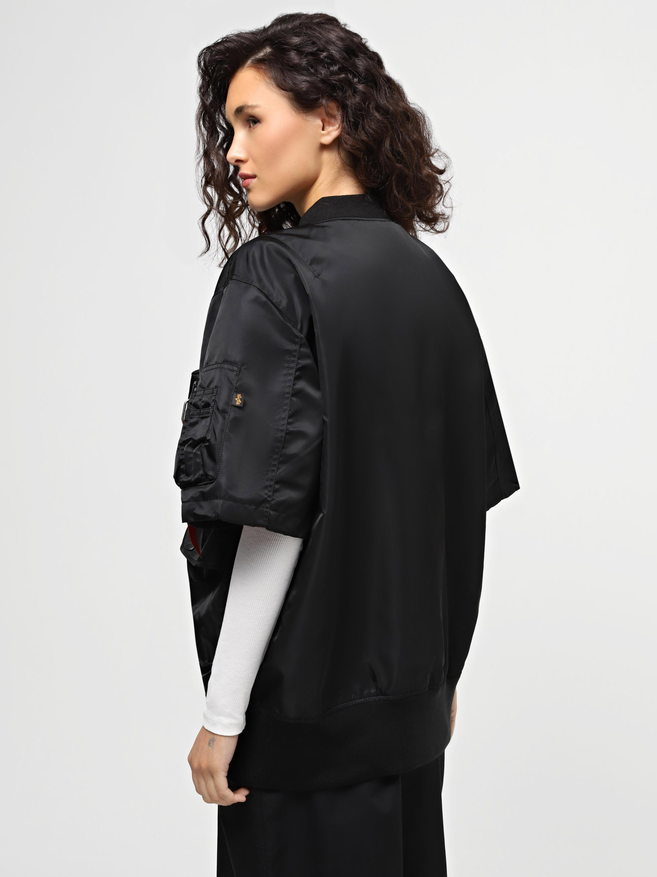 Куртки и дубленки Alpha Industries модель UJL54000C1_001 Куртки и дубленки Alpha Industries модель UJL54000C1_001 Фото