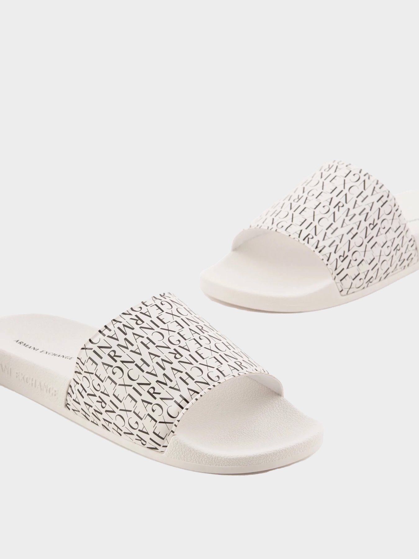 Шлёпанцы Armani Exchange модель XUP004-XV679-R326 Фото