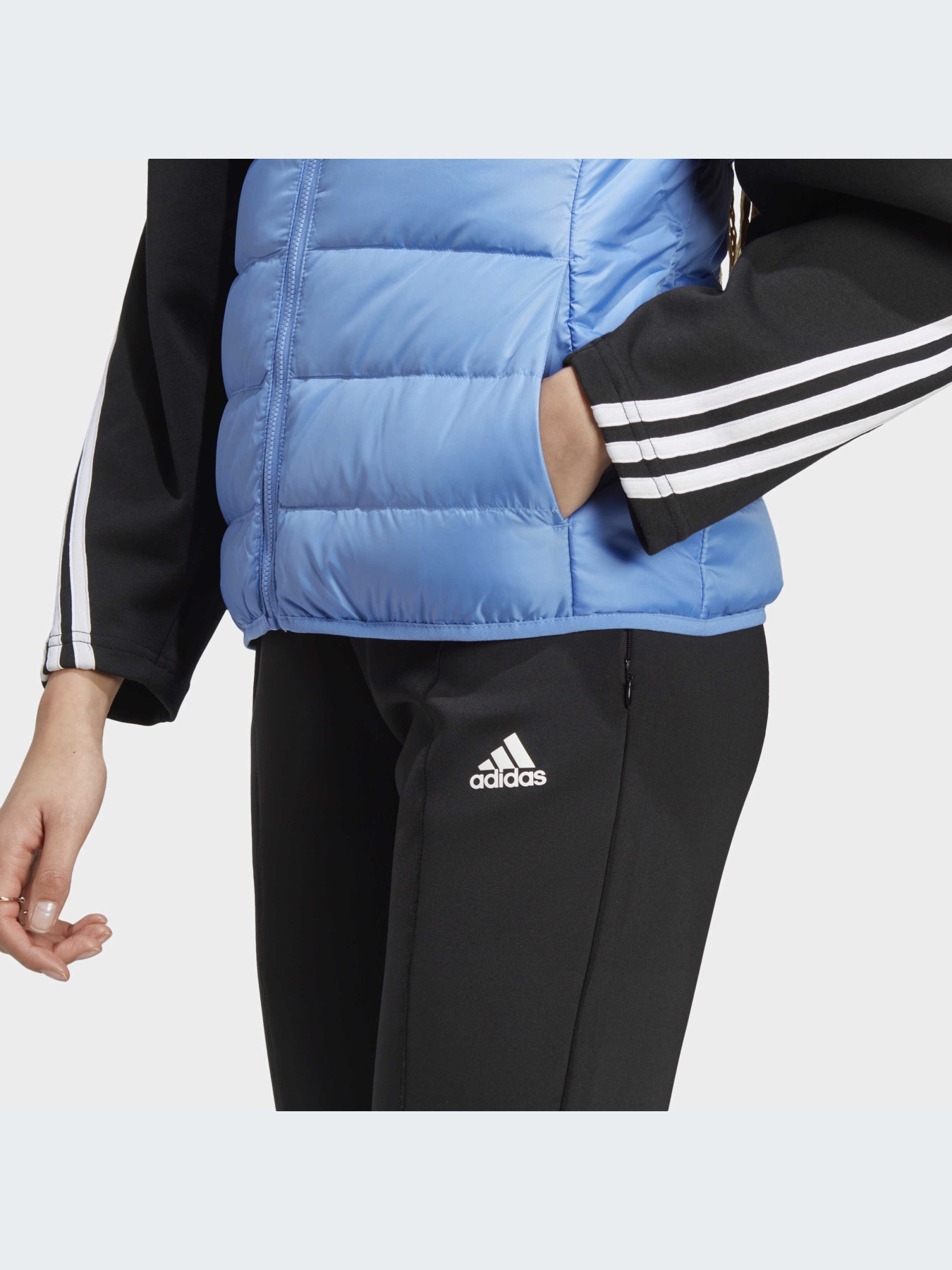 Куртки и дубленки Adidas модель HS2584-KZ Куртки и дубленки Adidas модель HS2584-KZ Фото