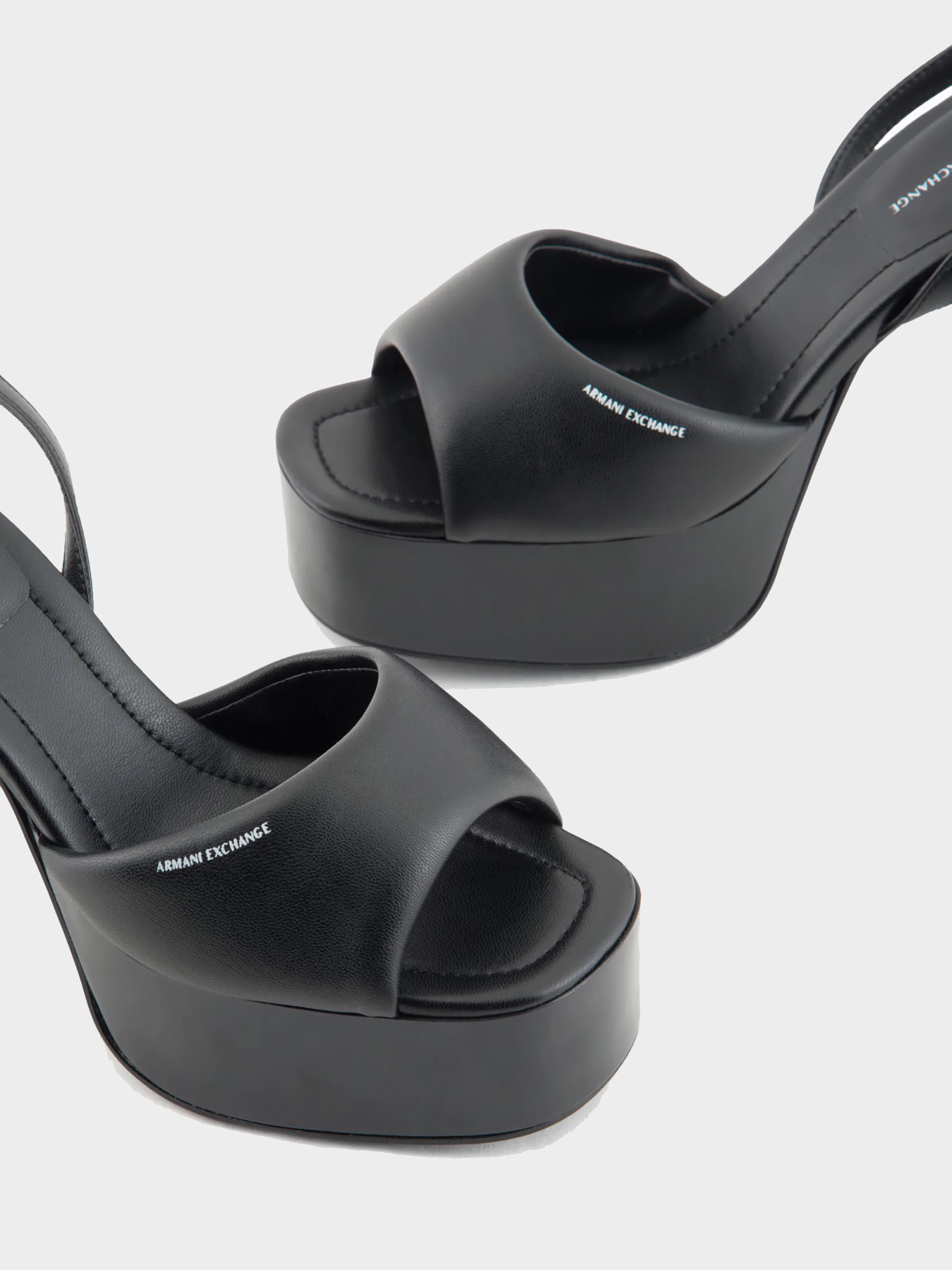 Сандалии Armani Exchange модель XDP052-XV841-00002 Фото