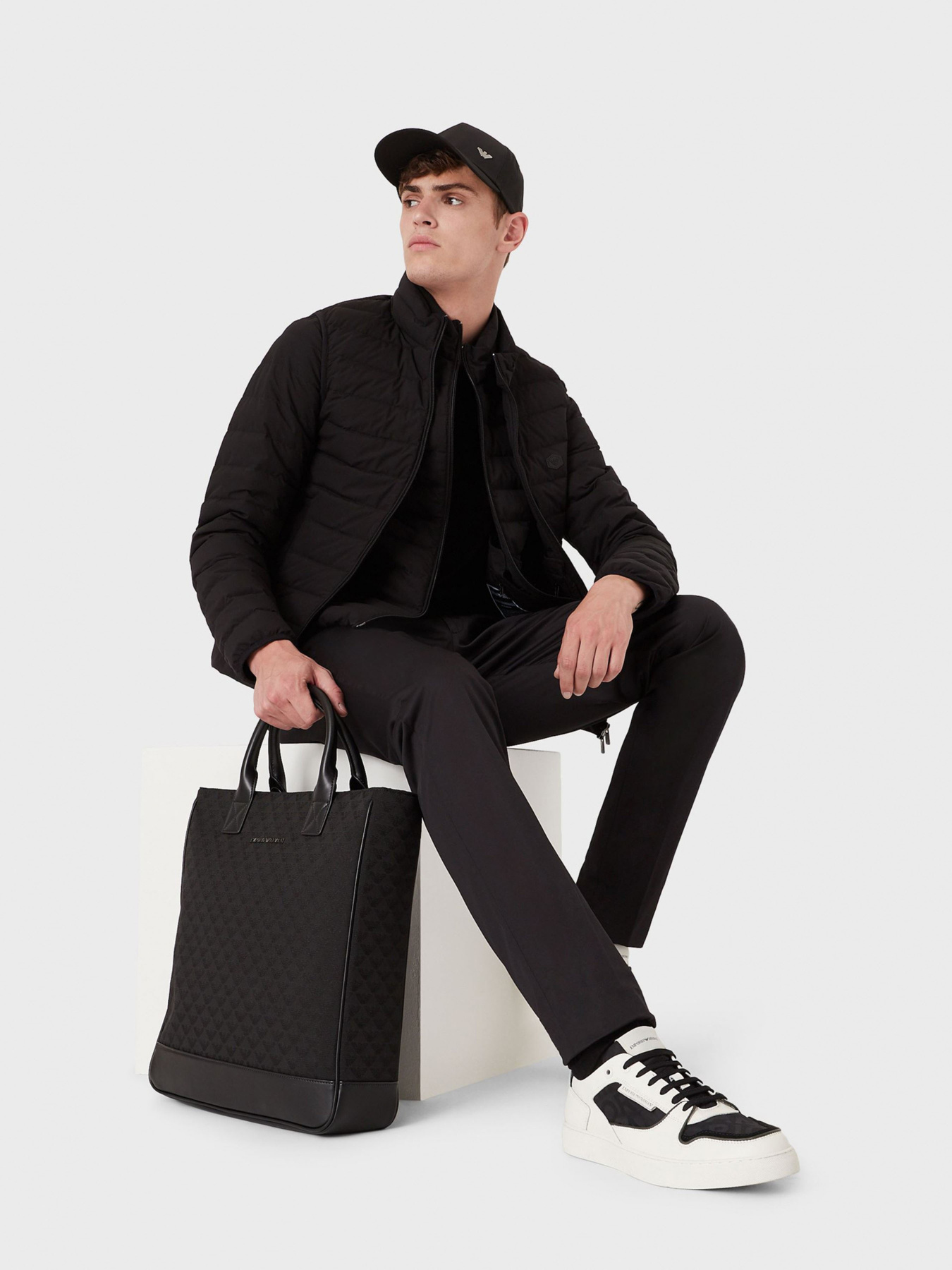 Брюки Emporio Armani модель 8N1P15-1NJ7Z-0999 Брюки Emporio Armani модель 8N1P15-1NJ7Z-0999 Фото