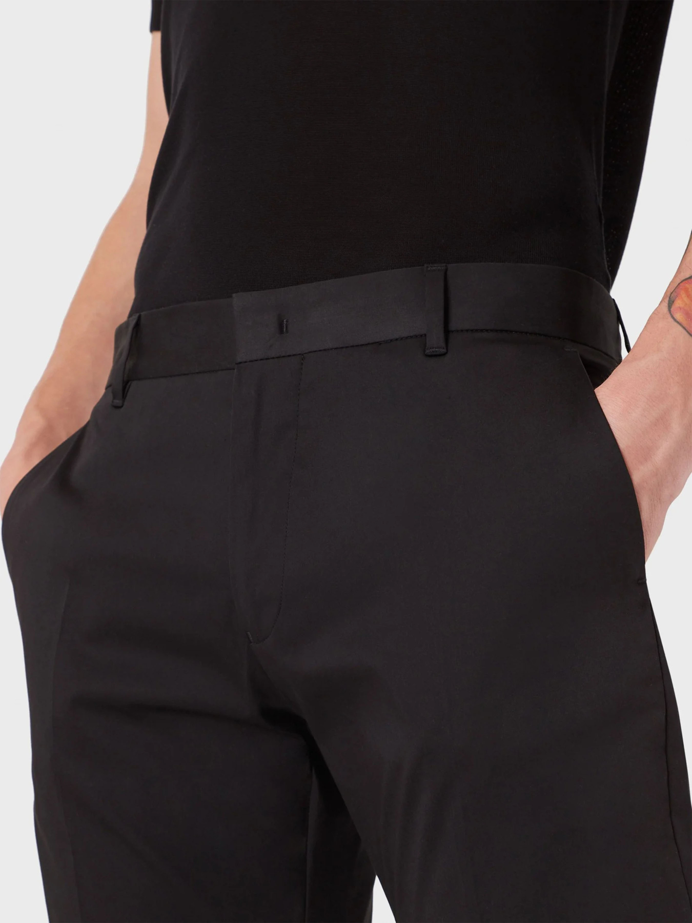 Брюки Emporio Armani модель 8N1P15-1NJ7Z-0999 Брюки Emporio Armani модель 8N1P15-1NJ7Z-0999 Фото
