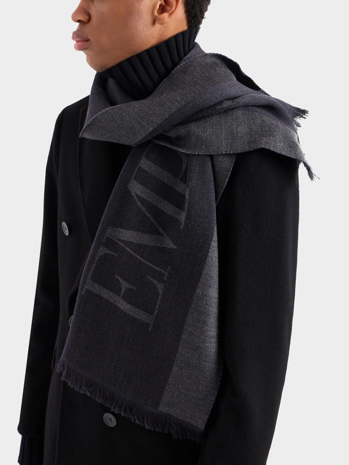 Шарфы и платки Emporio Armani модель 625007-CC307-03344 Фото