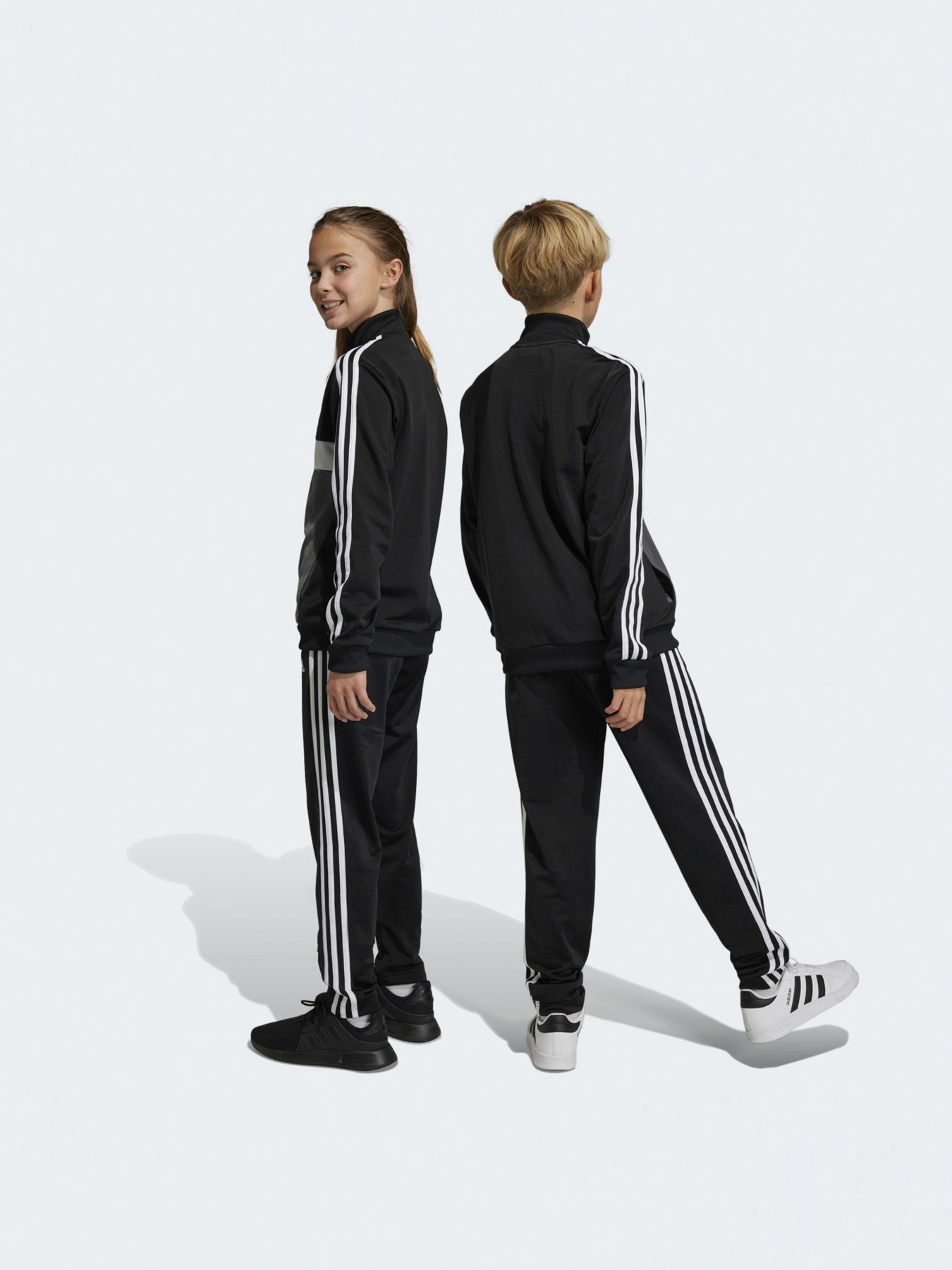 Костюмы Adidas модель HR6406 Фото