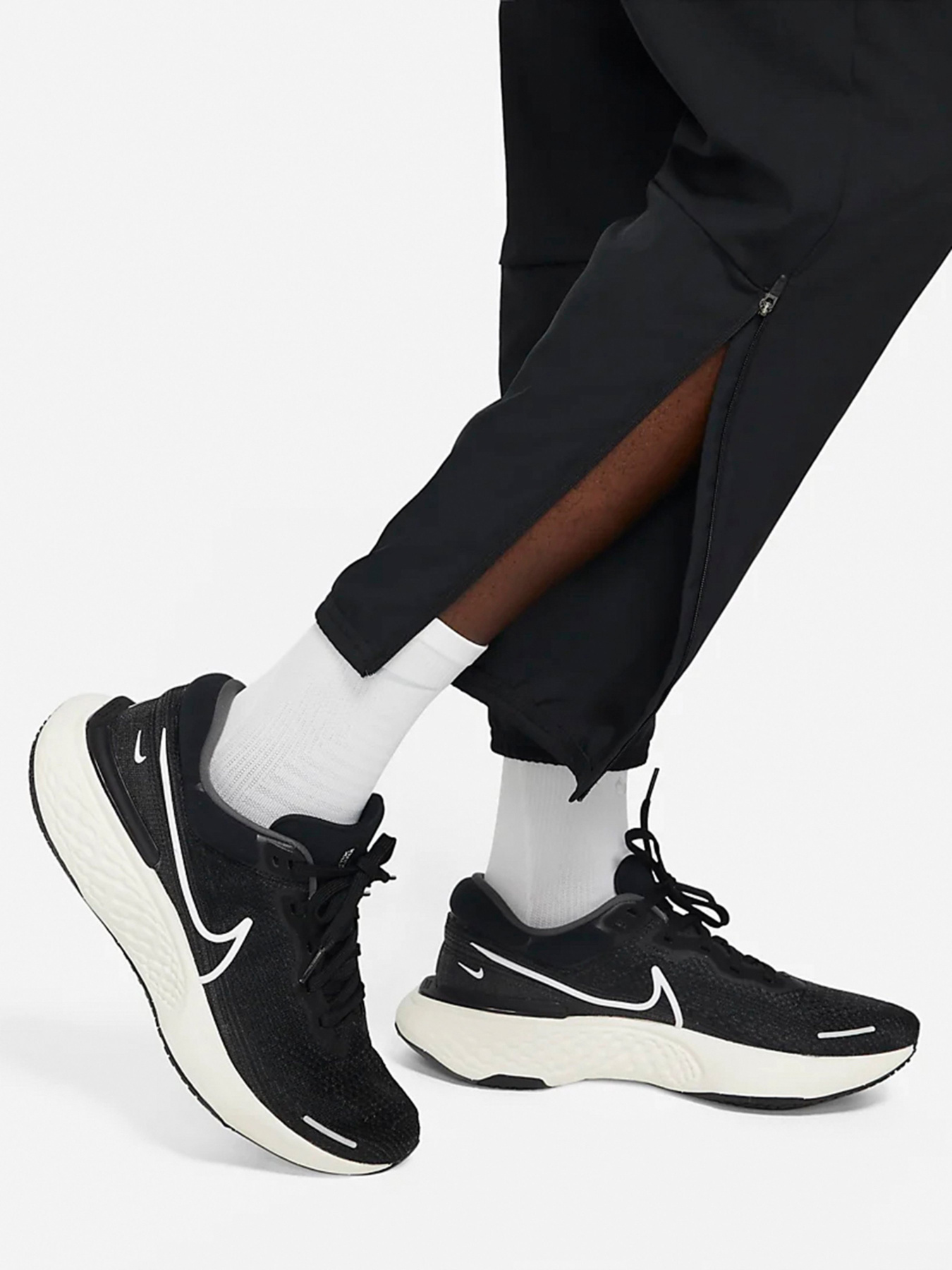 Брюки NIKE модель DD4894-010 Фото
