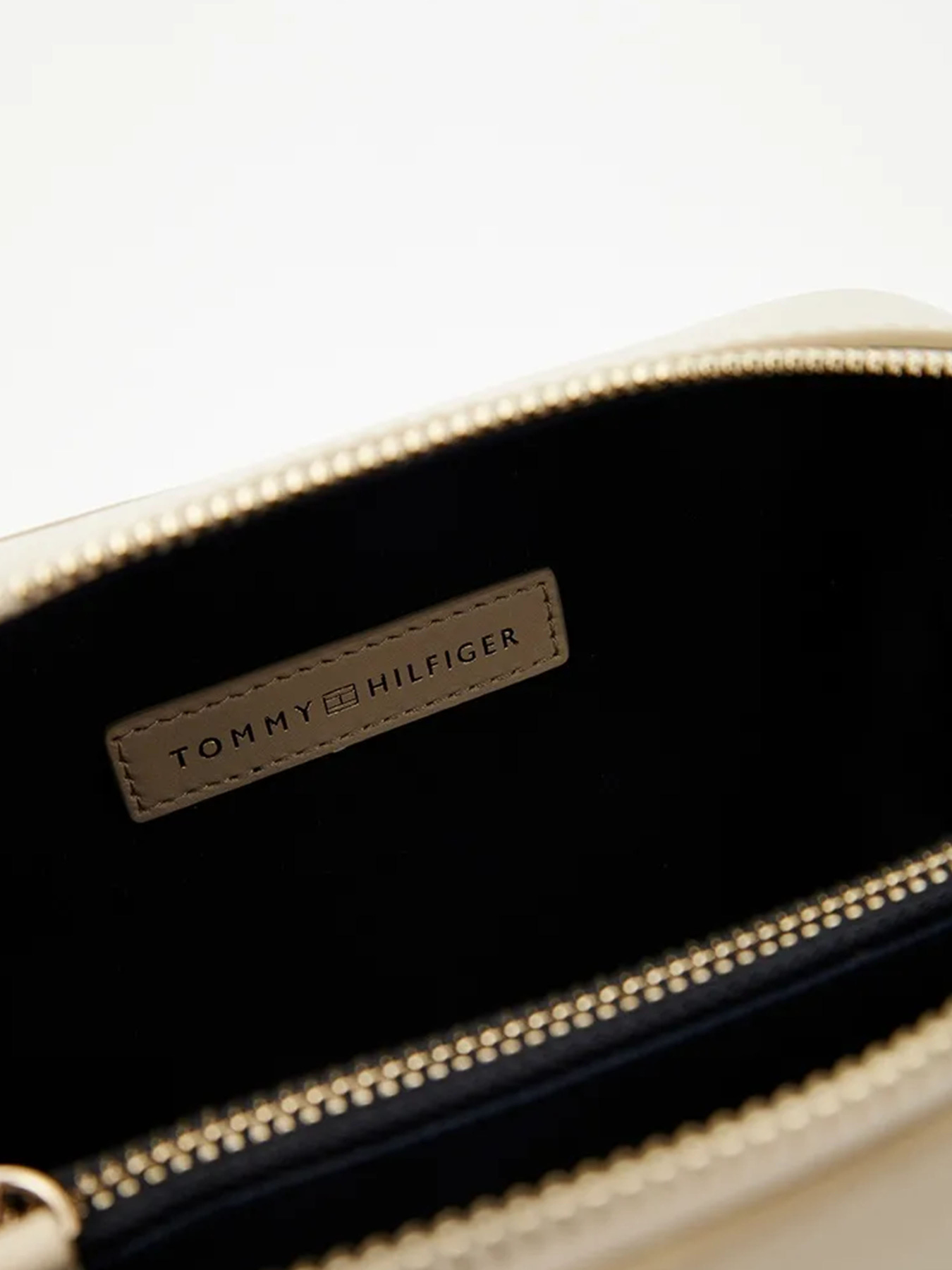 Сумки Tommy Hilfiger модель AW0AW15994-0F9 Фото