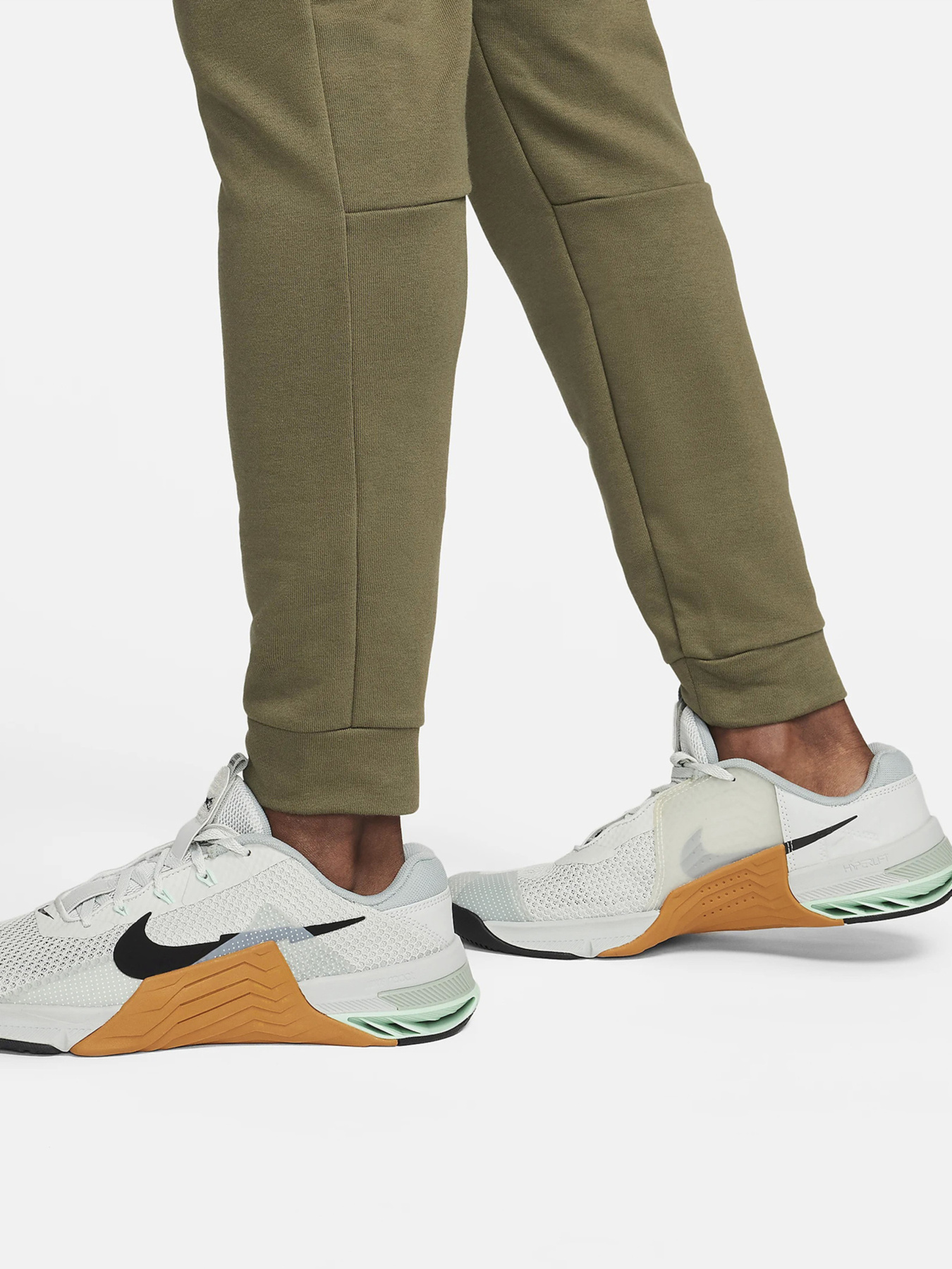 Брюки NIKE модель CZ6379-222 Фото