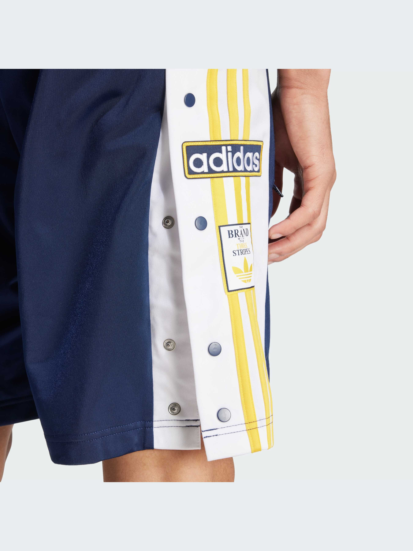 Шорты Adidas Adicolor модель IU2372-KZ Шорты Adidas Adicolor модель IU2372-KZ Фото