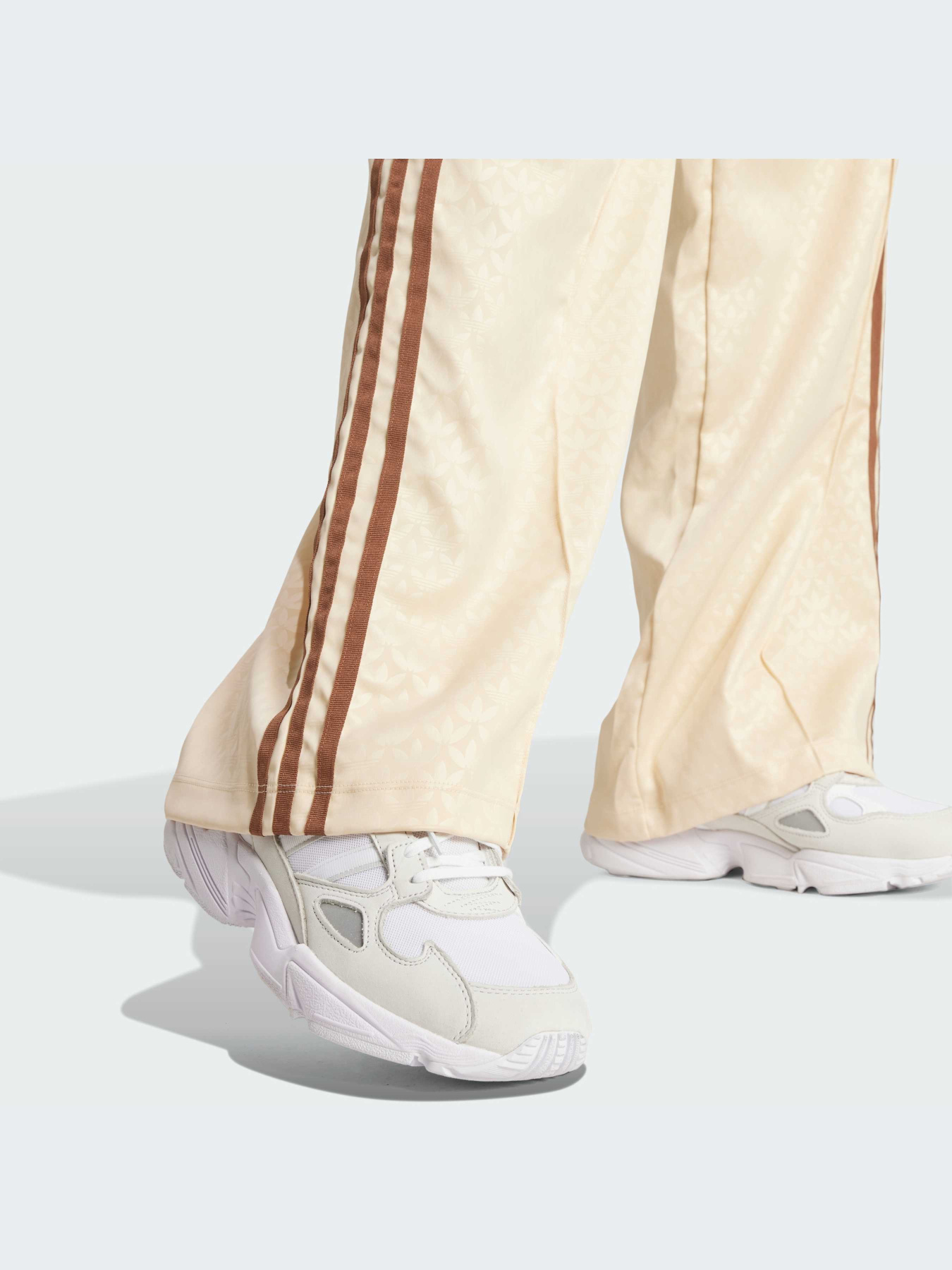 Брюки Adidas Graphics модель IS3854-KZ Фото