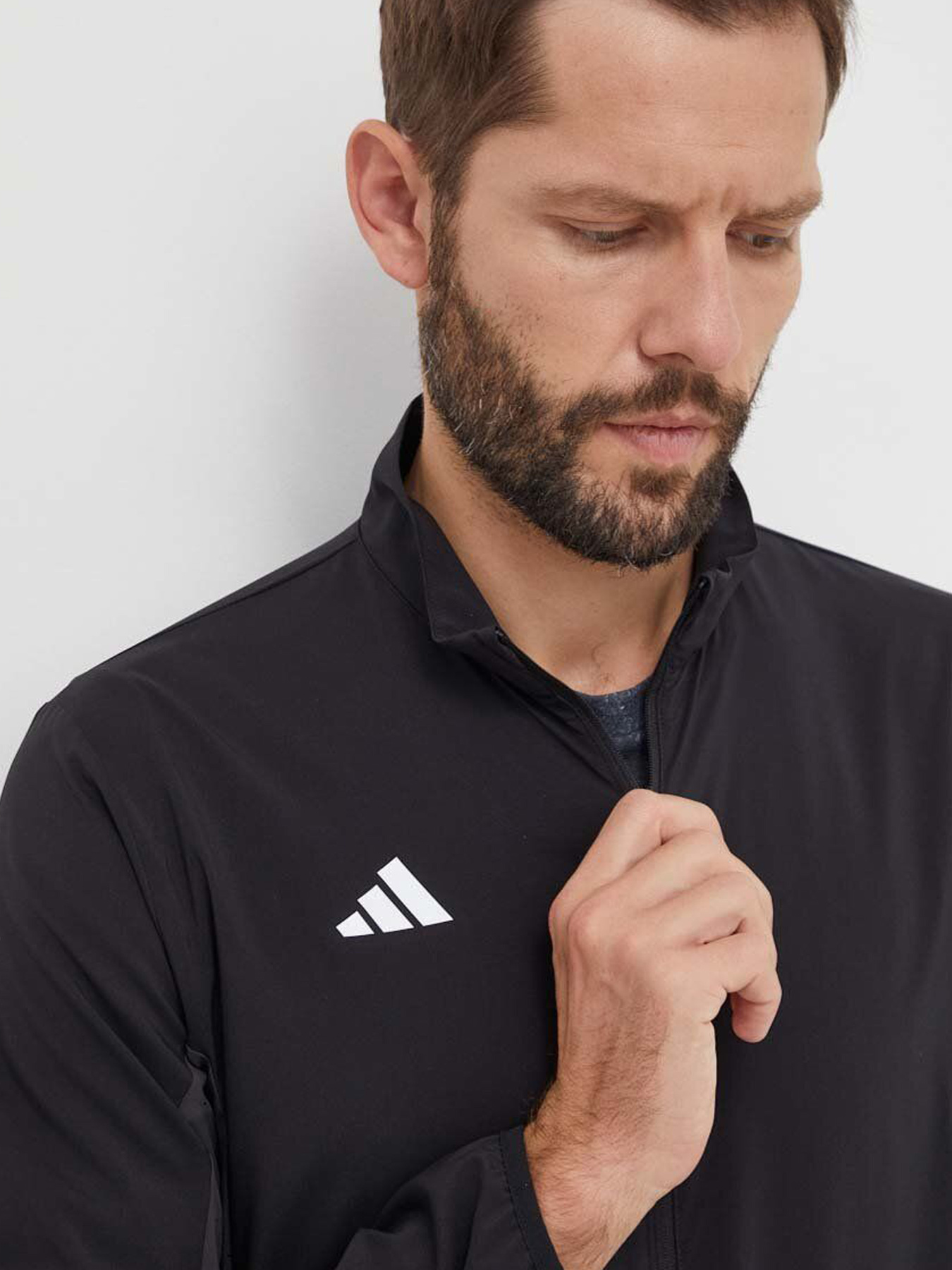 Куртки и дубленки Adidas модель IT7585 Фото