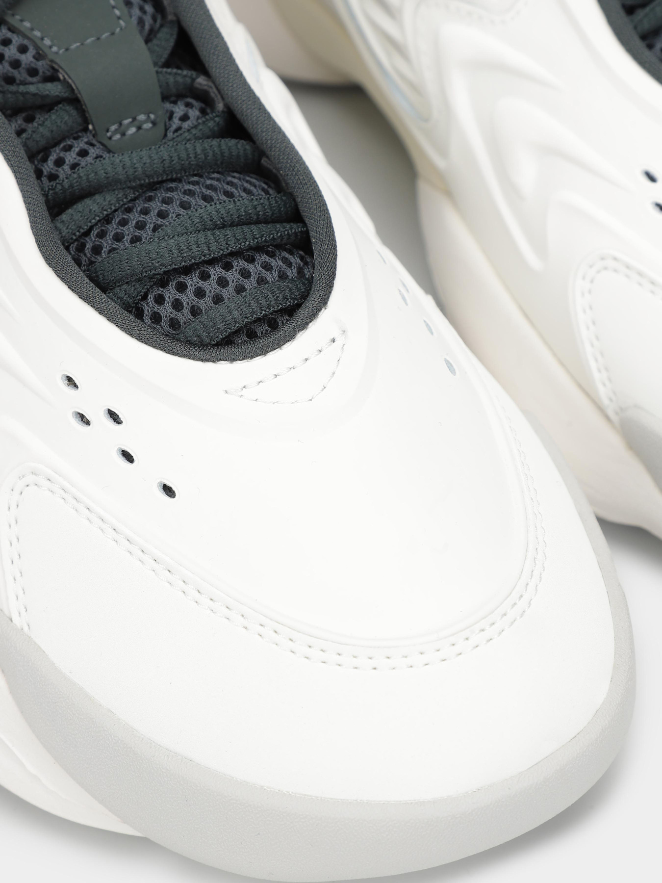 Кроссовки Lacoste модель 747SMA00751Y5 Фото