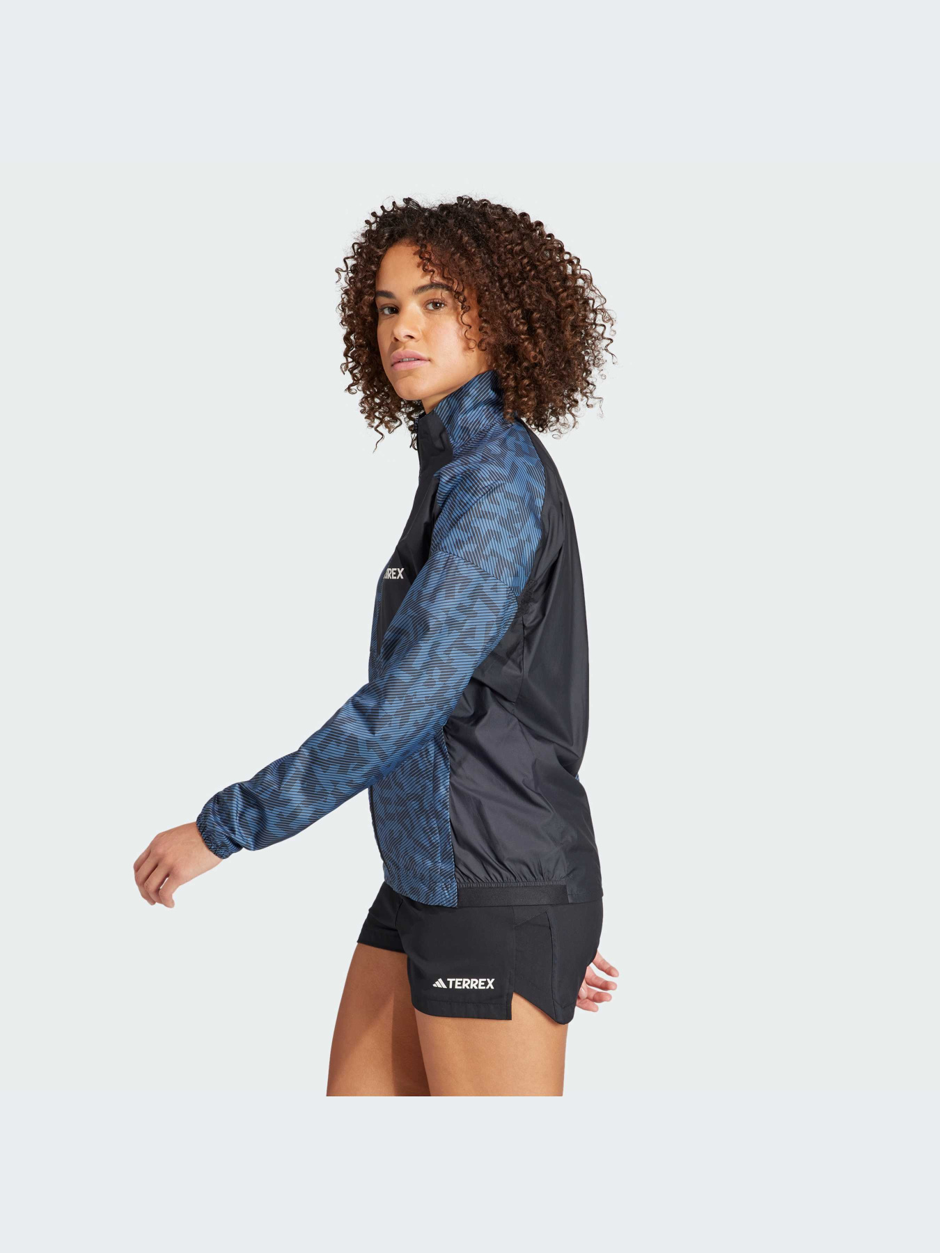 Куртки и дубленки Adidas модель IA1808-KZ Фото