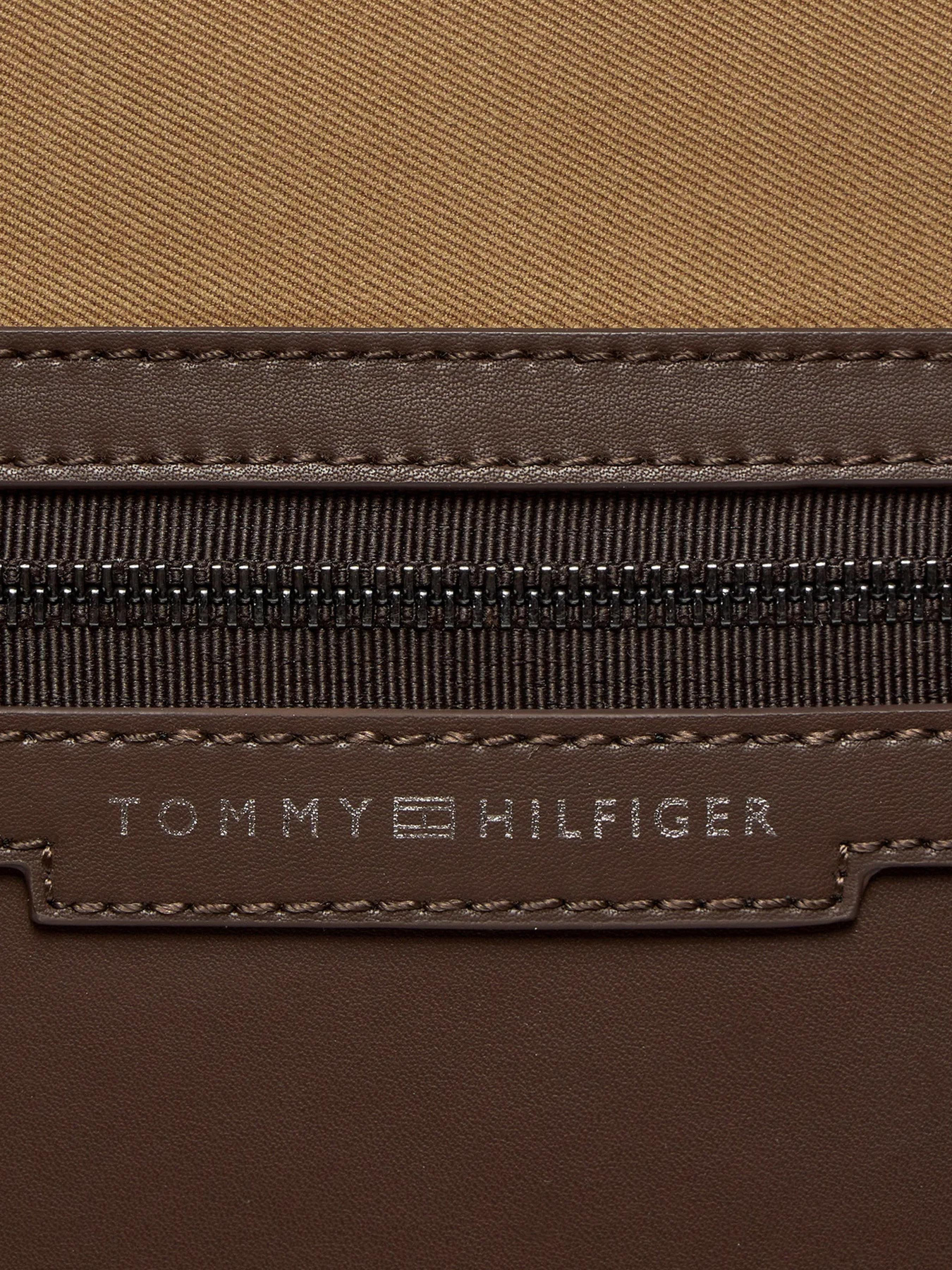 Сумки Tommy Hilfiger модель AM0AM12229-GWJ Фото