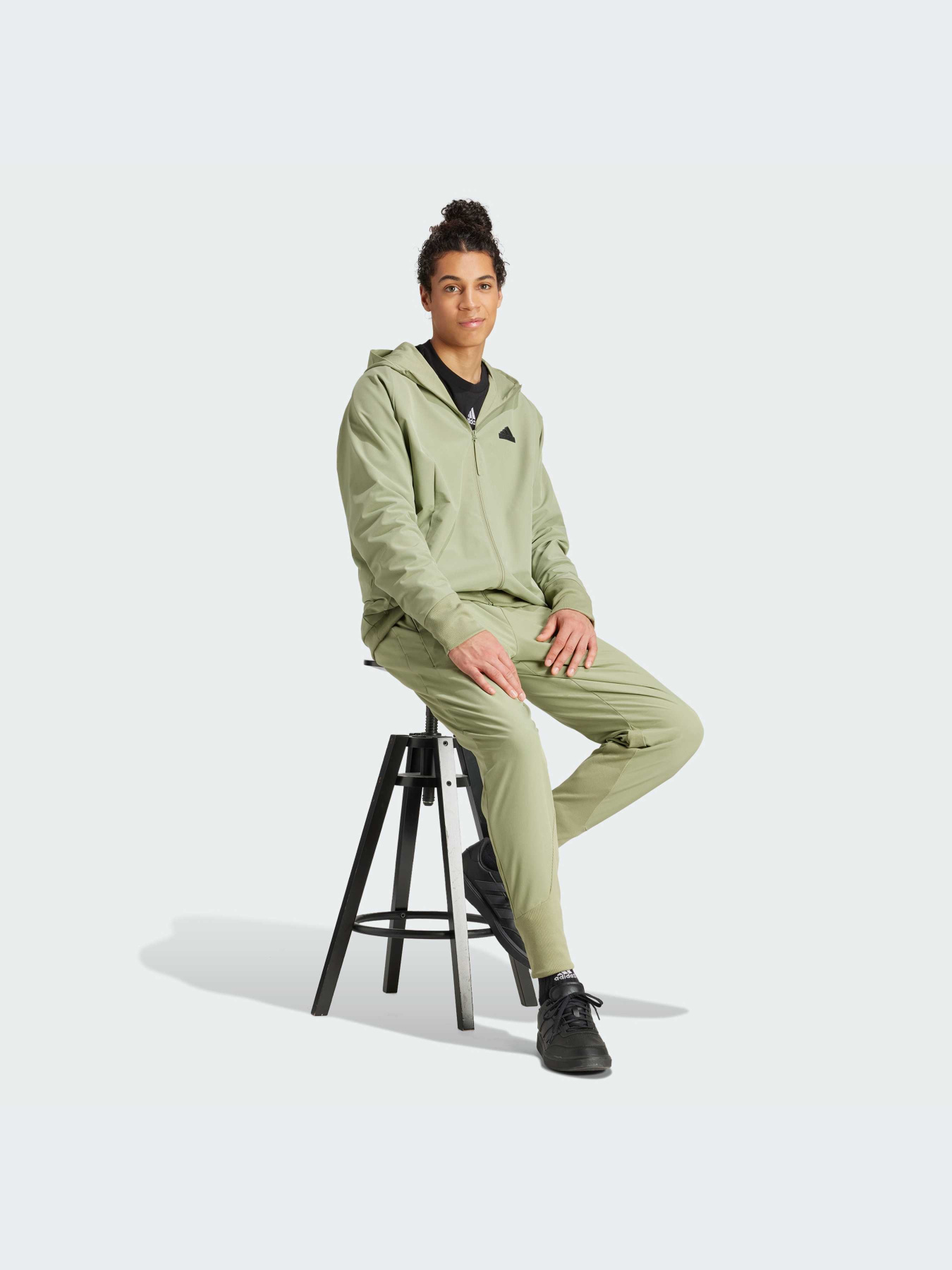 Куртки и дубленки Adidas ZNE модель IS9279-KZ Фото