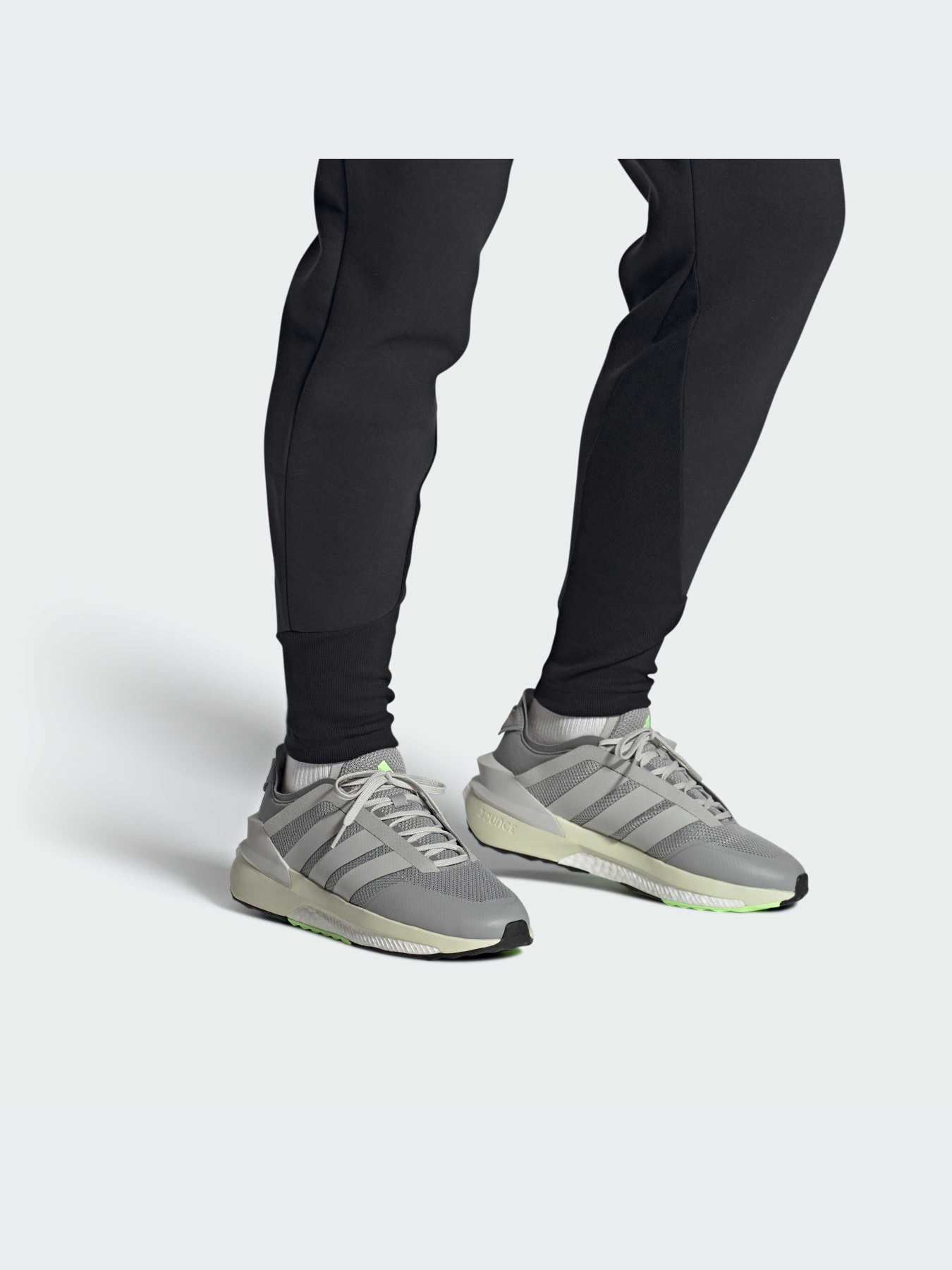 Кроссовки Adidas AVRYN модель IE2640-KZ Фото