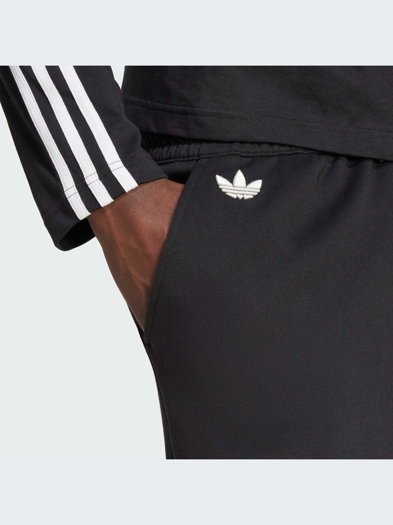 Шорты Adidas Adicolor модель IW0974-KZ Шорты Adidas Adicolor модель IW0974-KZ Фото