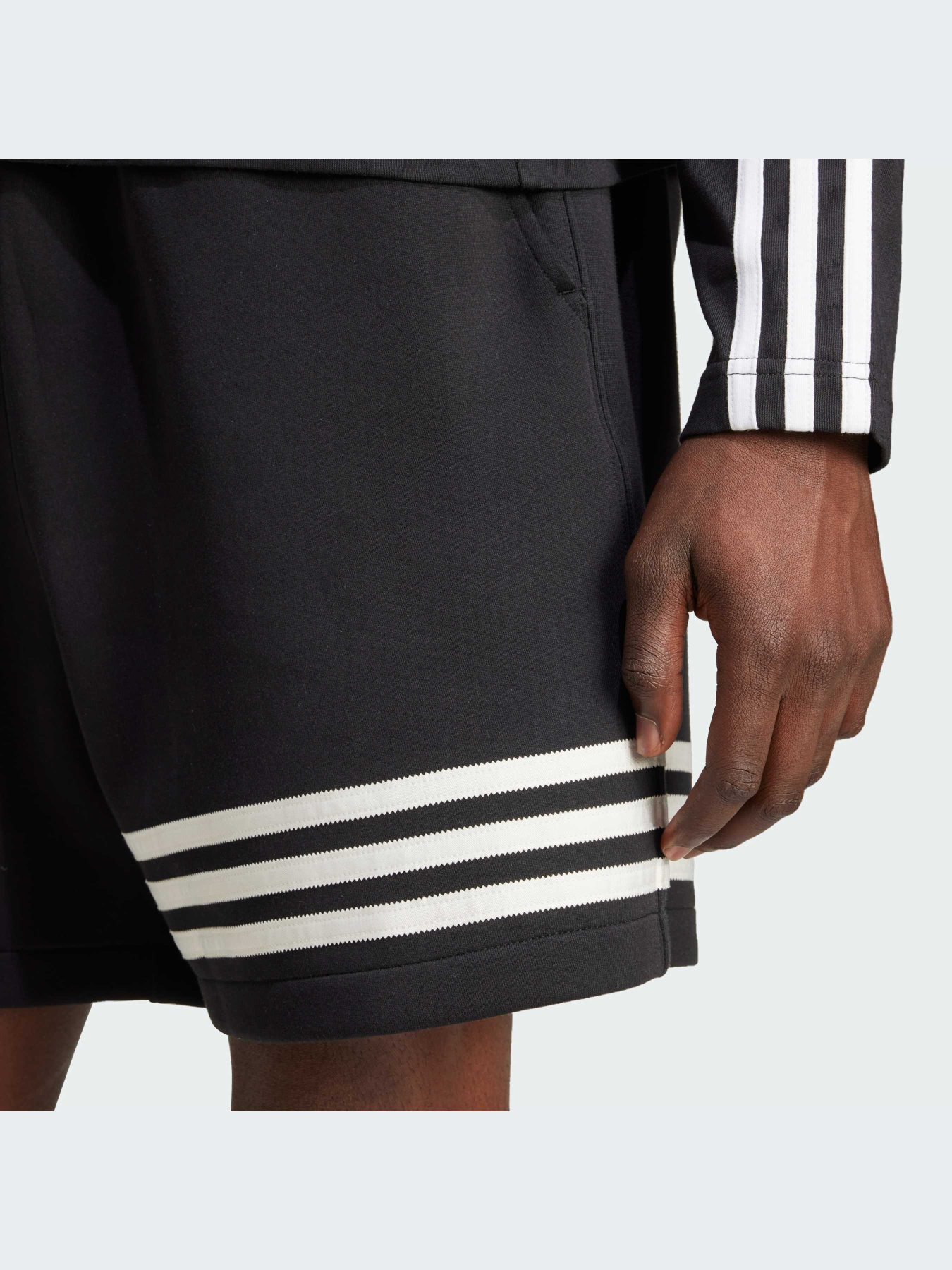Шорты Adidas Adicolor модель IW0974-KZ Шорты Adidas Adicolor модель IW0974-KZ Фото