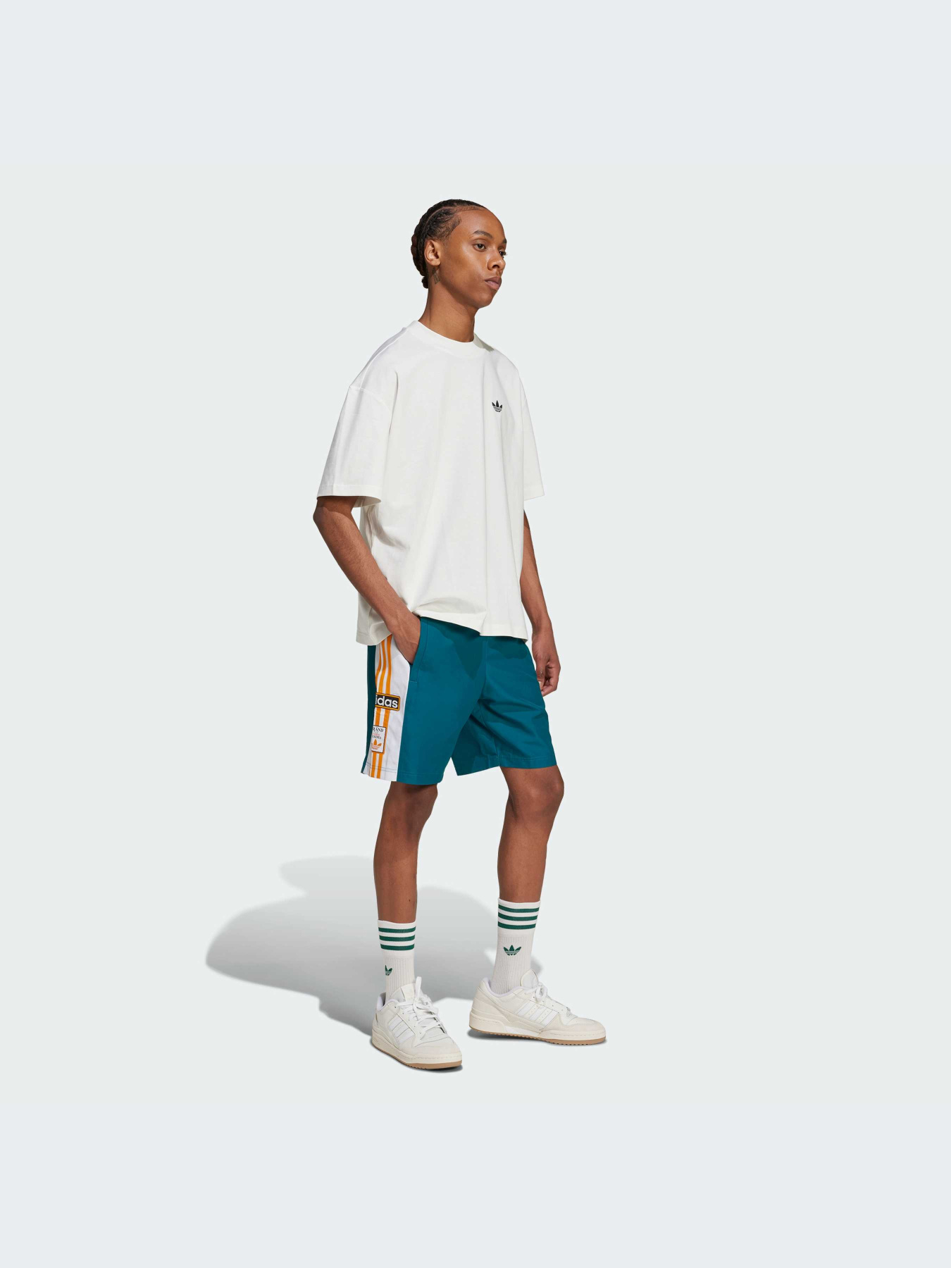 Шорты Adidas Adicolor модель IW5814-KZ Шорты Adidas Adicolor модель IW5814-KZ Фото