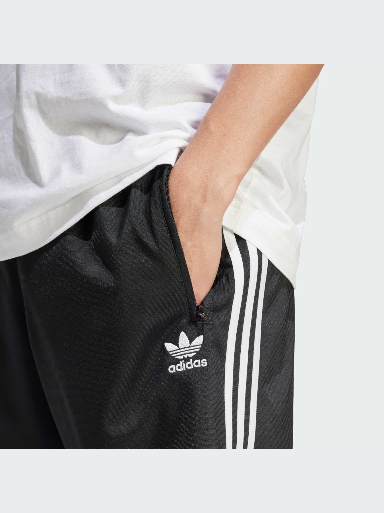 Шорты Adidas Adicolor модель IU2368-KZ Шорты Adidas Adicolor модель IU2368-KZ Фото