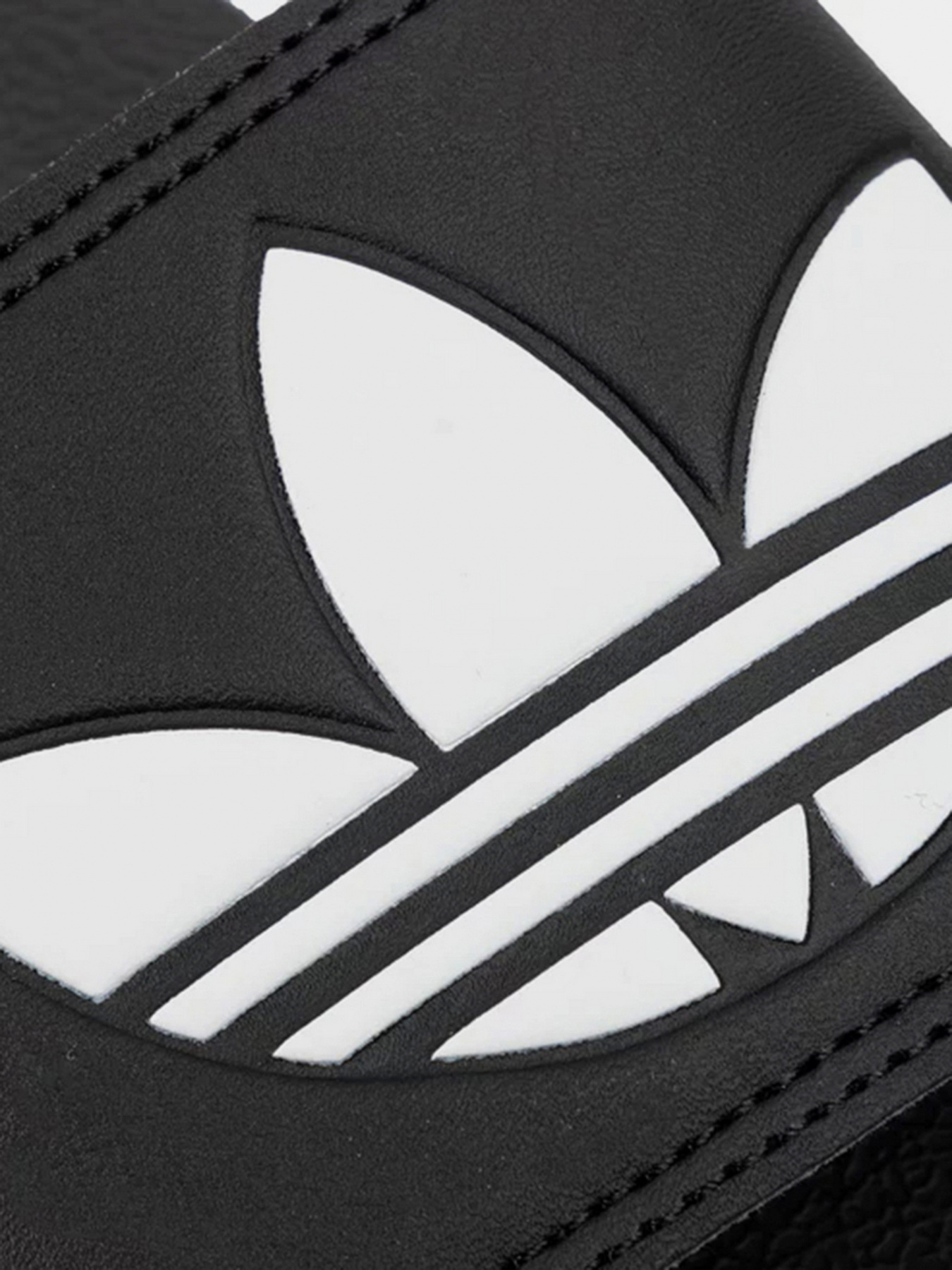 Шлёпанцы Adidas модель FU8298 Шлёпанцы Adidas модель FU8298 Фото