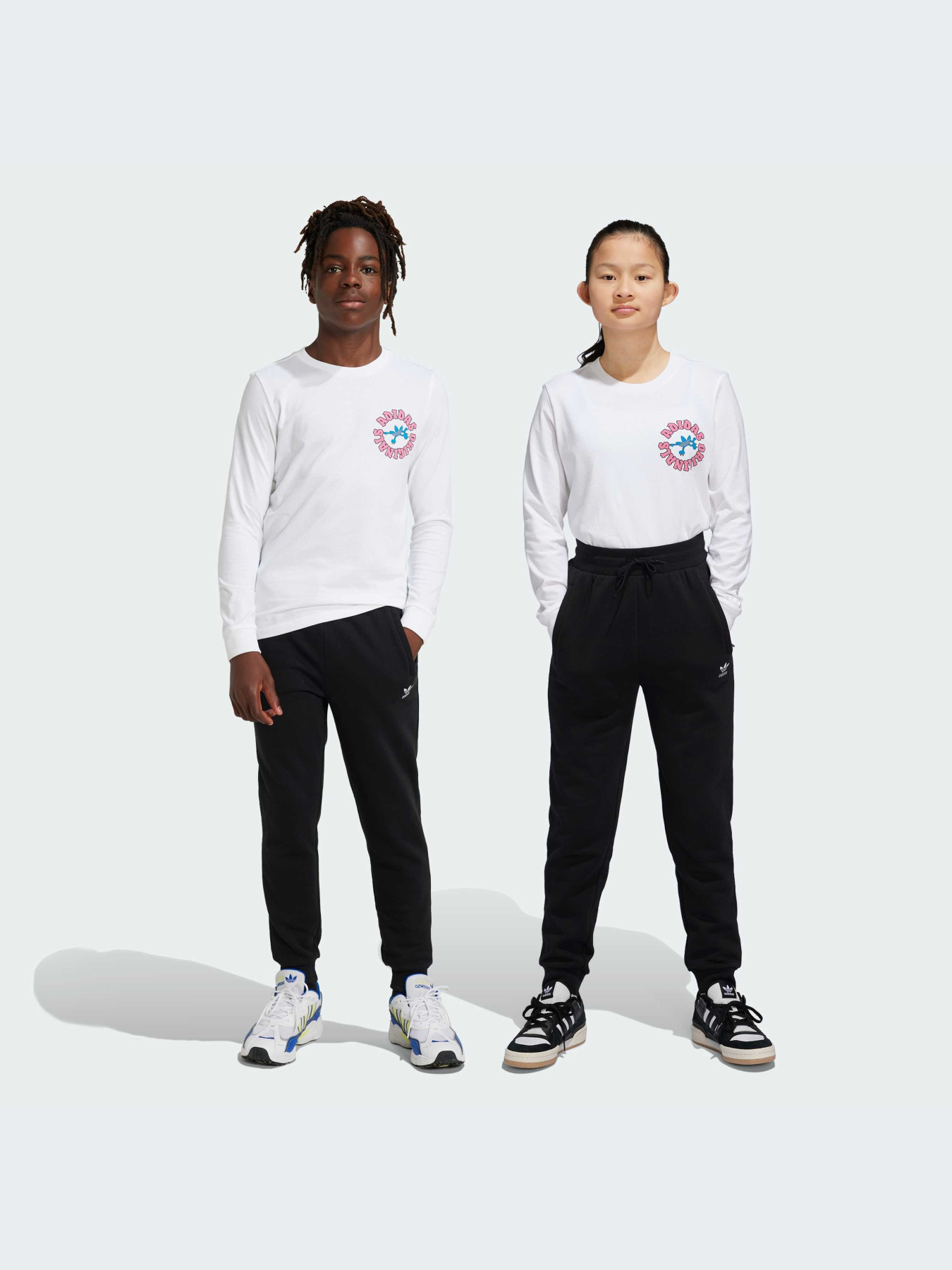 Брюки Adidas Культовые силуэты модель IW3498-KZ Брюки Adidas Культовые силуэты модель IW3498-KZ Фото