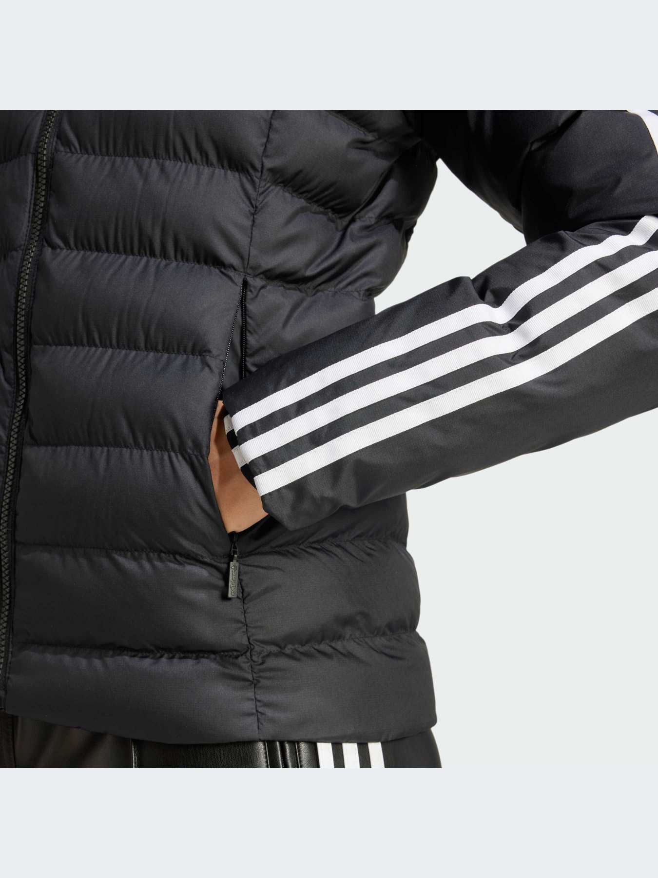 Куртки и дубленки Adidas Adicolor модель IW5849-KZ Фото