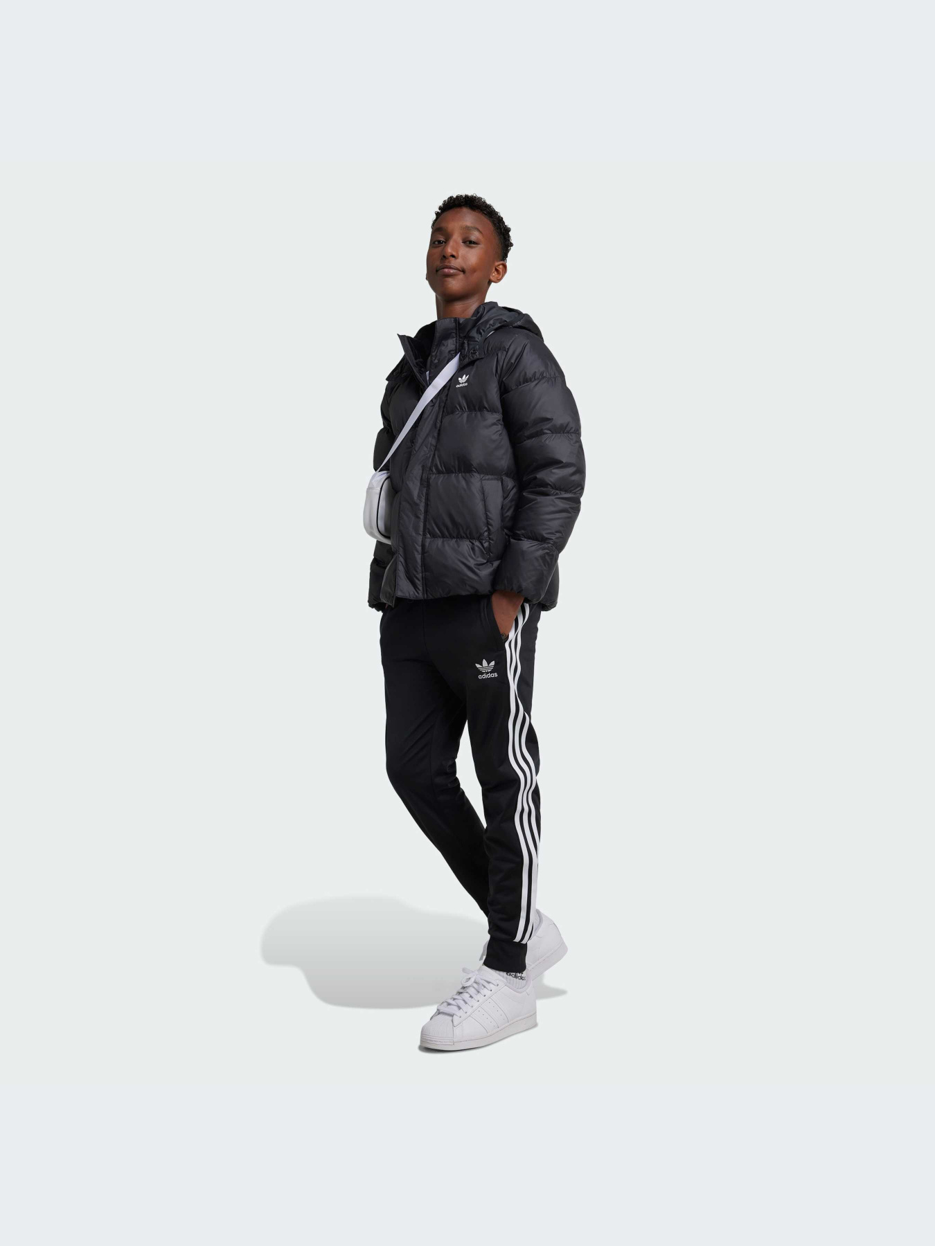 Куртки и дубленки Adidas Adicolor модель IY7498-KZ Фото