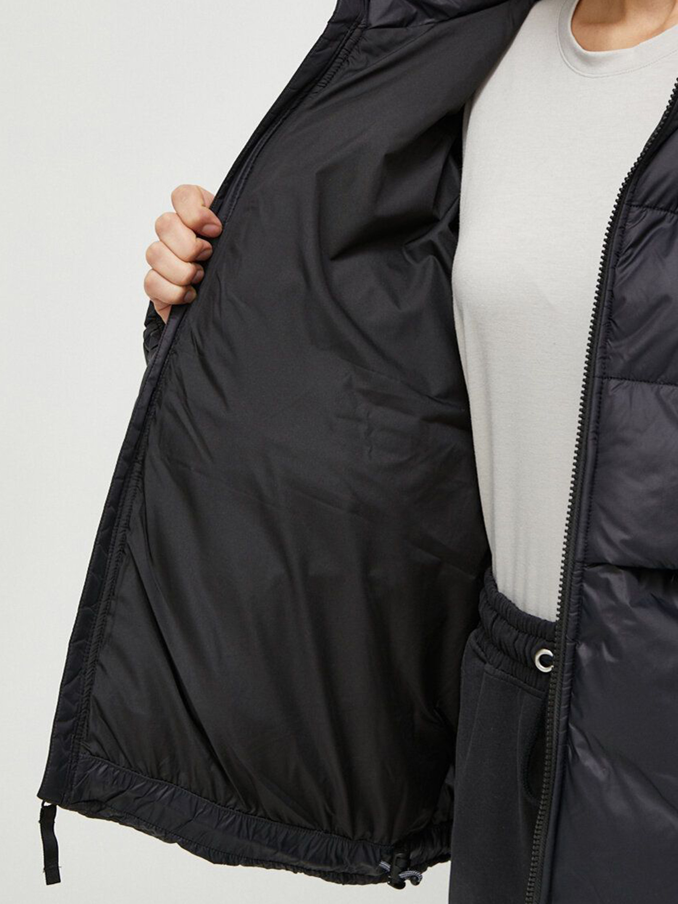 Куртки и дубленки The North Face модель NF0A82F7JK31 Фото
