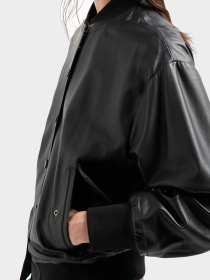 Куртки и дубленки Emporio Armani модель EW000328-AF10914-UC001 Фото