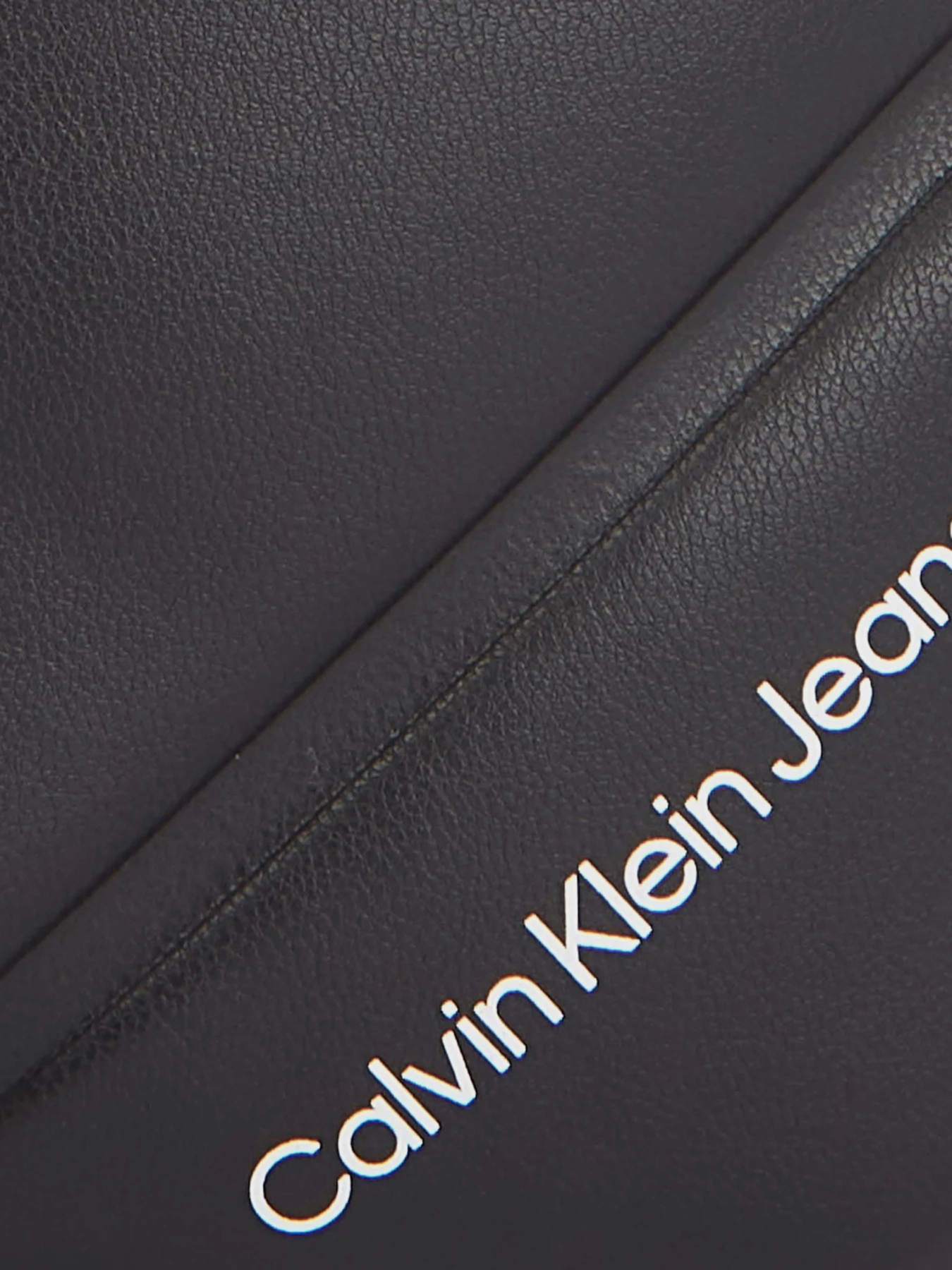 Сумки Calvin Klein модель K60K611821-BEH Фото