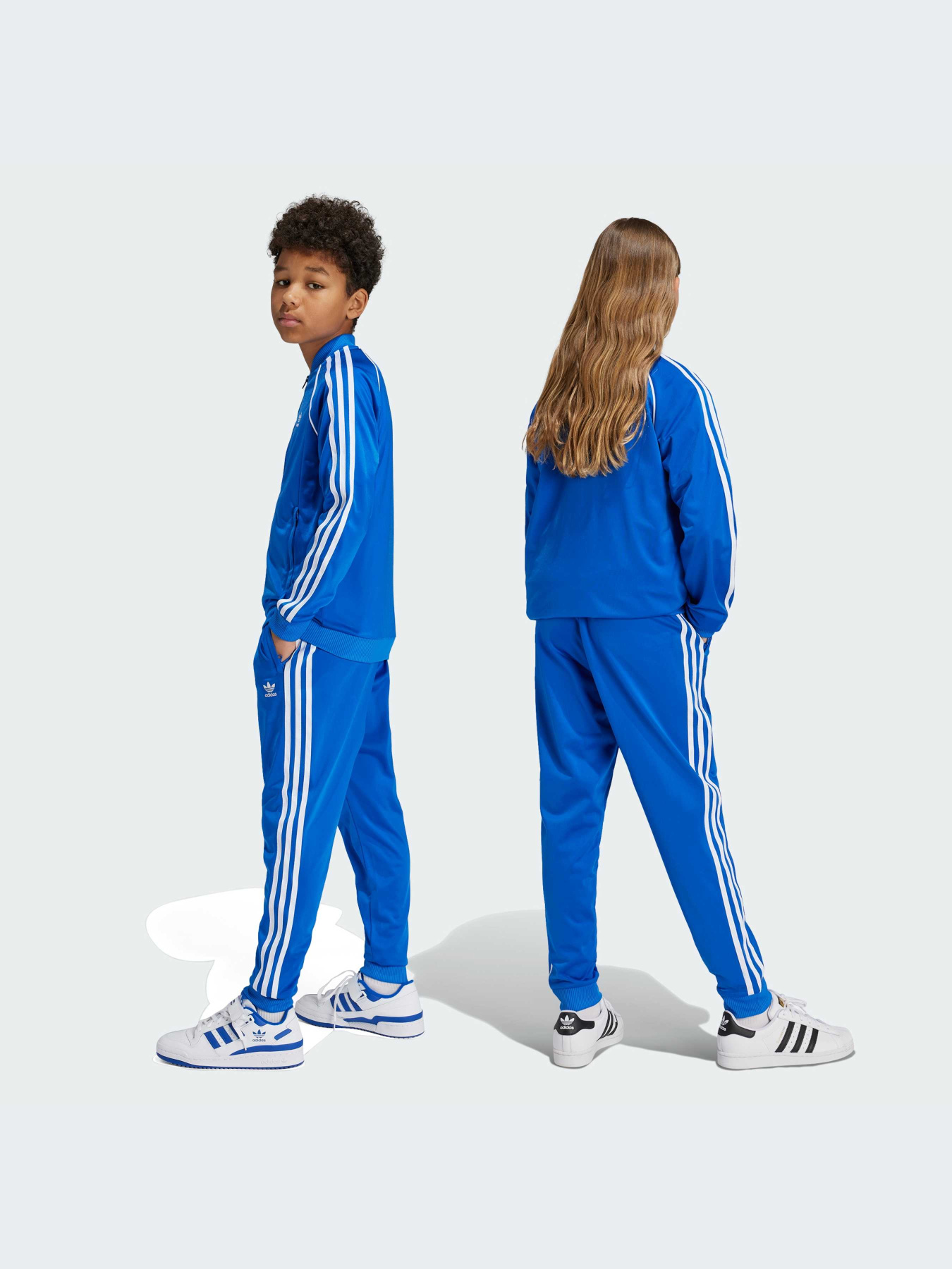 Брюки Adidas Adicolor модель IY4007-KZ Брюки Adidas Adicolor модель IY4007-KZ Фото