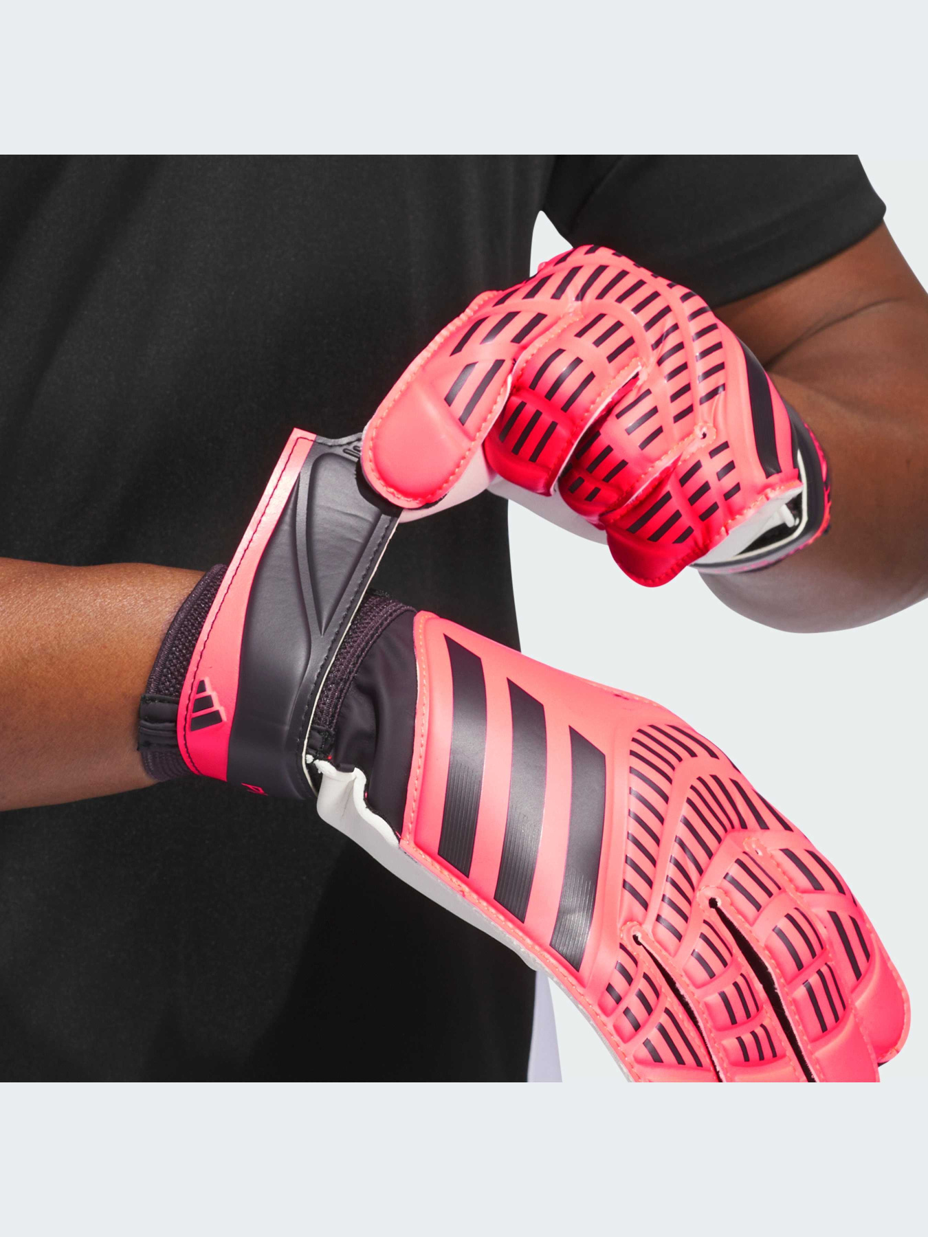 Перчатки для спорта Adidas Predator модель IX3871-KZ Фото