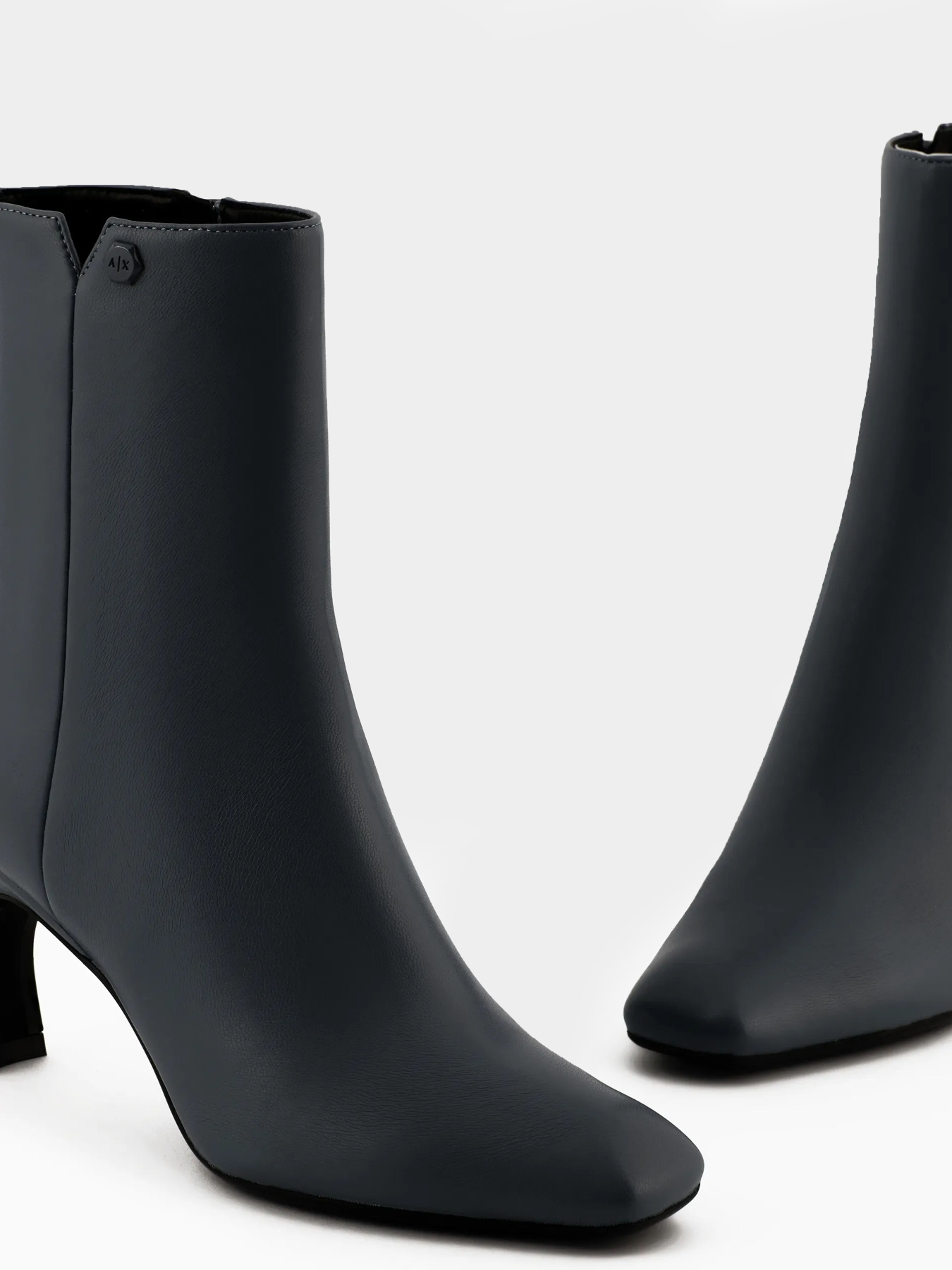 Ботинки и сапоги Armani Exchange модель XDN038-XV886-00002 Фото
