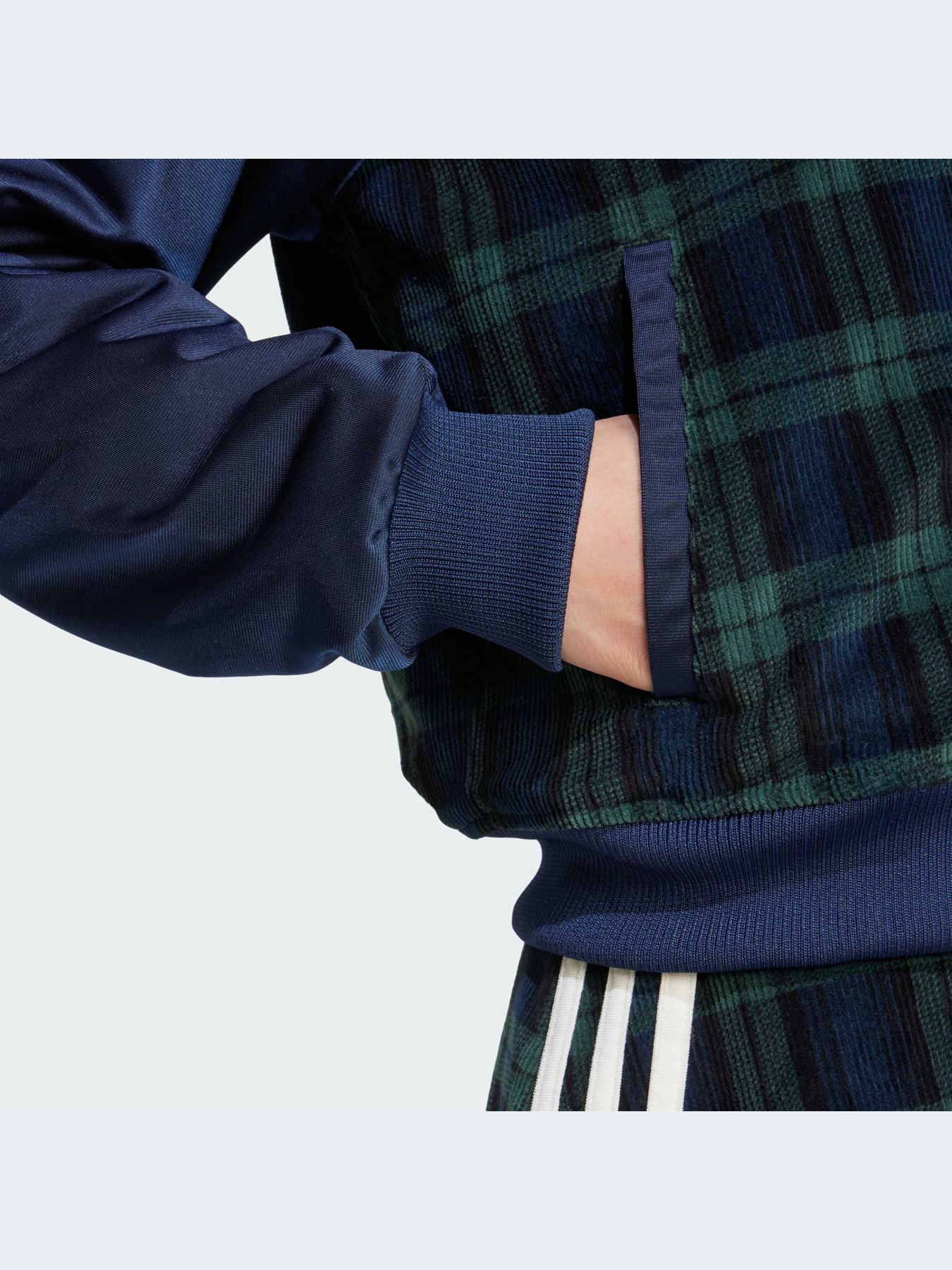 Куртки и дубленки Adidas модель IX1040-KZ Фото