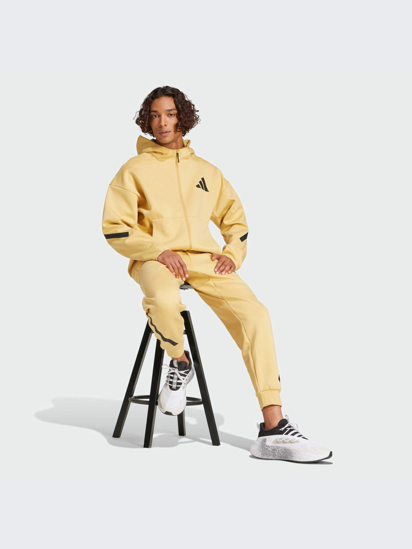 Худи и свитшоты Adidas ZNE модель JE3068-KZ Фото