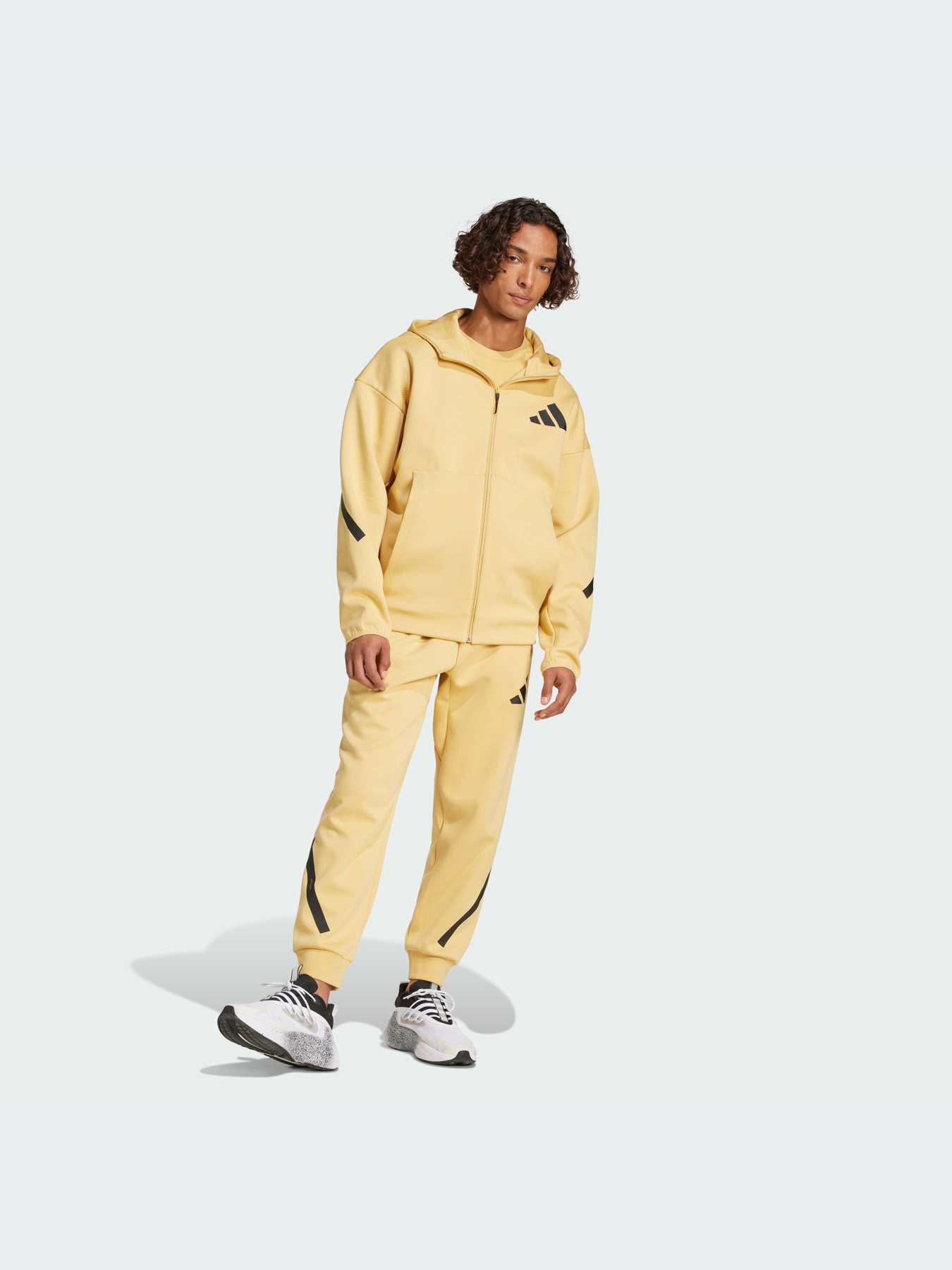 Худи и свитшоты Adidas ZNE модель JE3068-KZ Фото