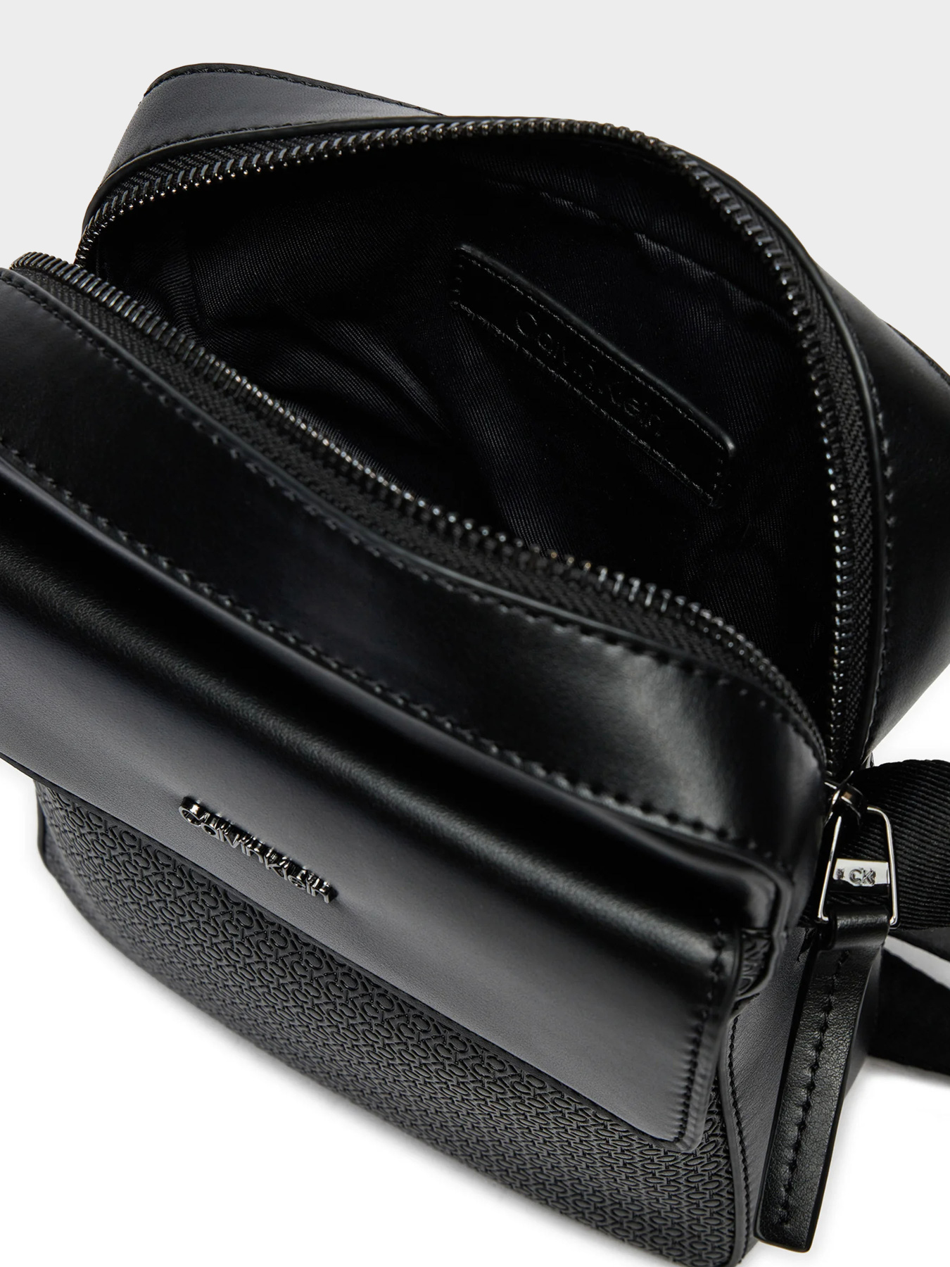 Сумки Calvin Klein модель K50K512218-0GK Фото