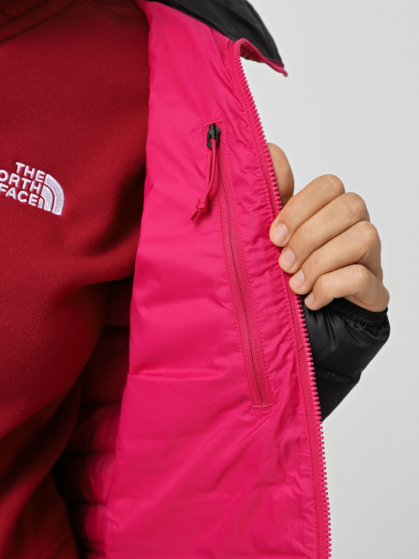 Куртки и дубленки The North Face модель NF0A87HHROM1 Фото