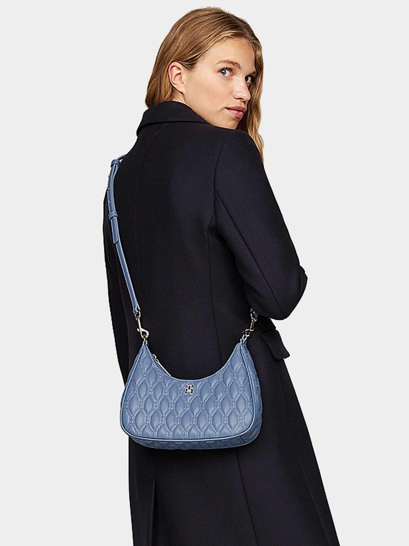 Сумки Tommy Hilfiger модель AW0AW16436-C0Z Фото